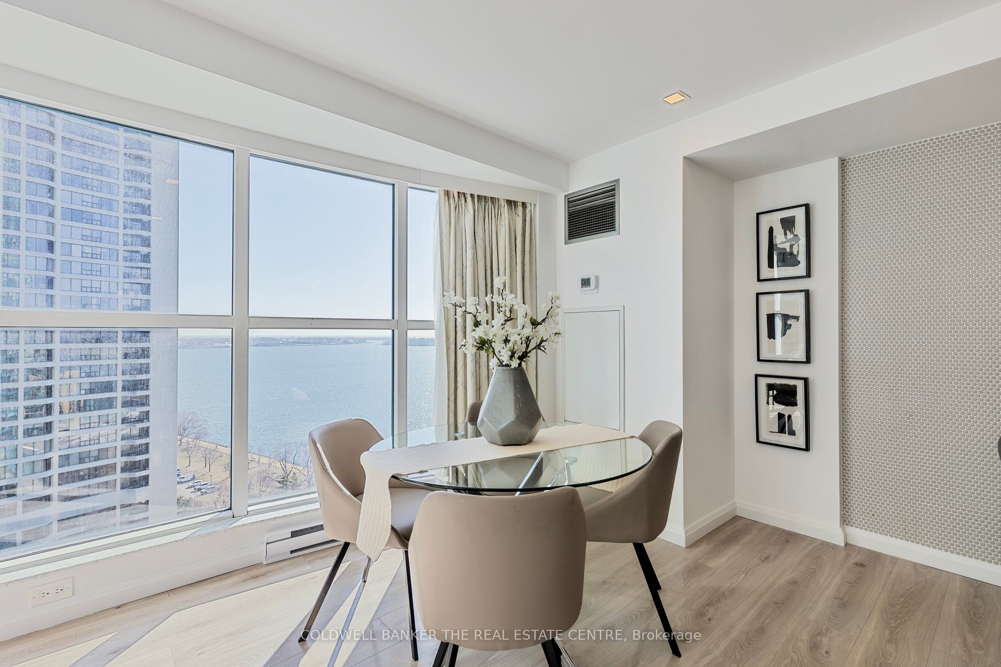 #2002 - 99 Harbour Square Property Photo 34