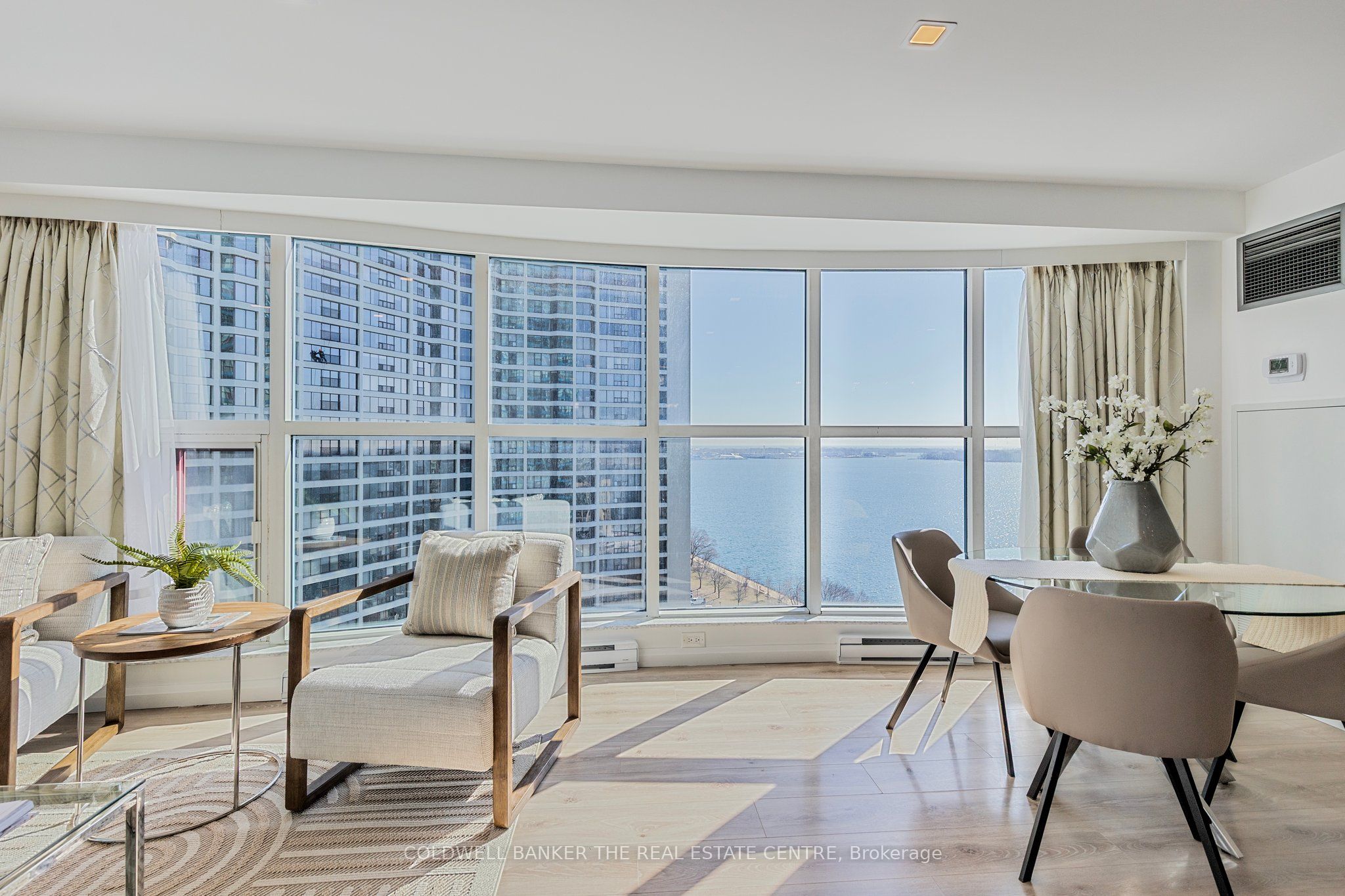 #2002 - 99 Harbour Square Property Photo 40