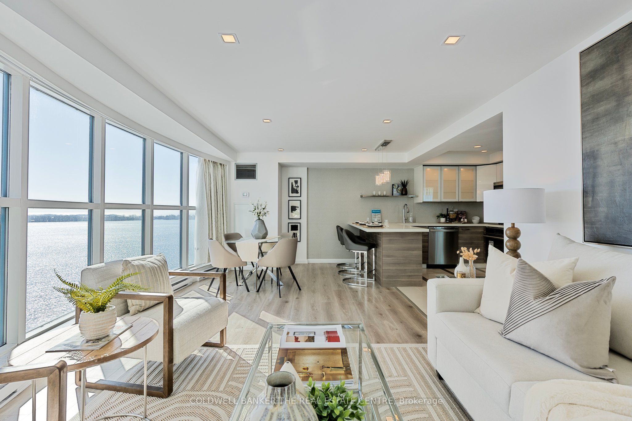 #2002 - 99 Harbour Square Property Photo 44
