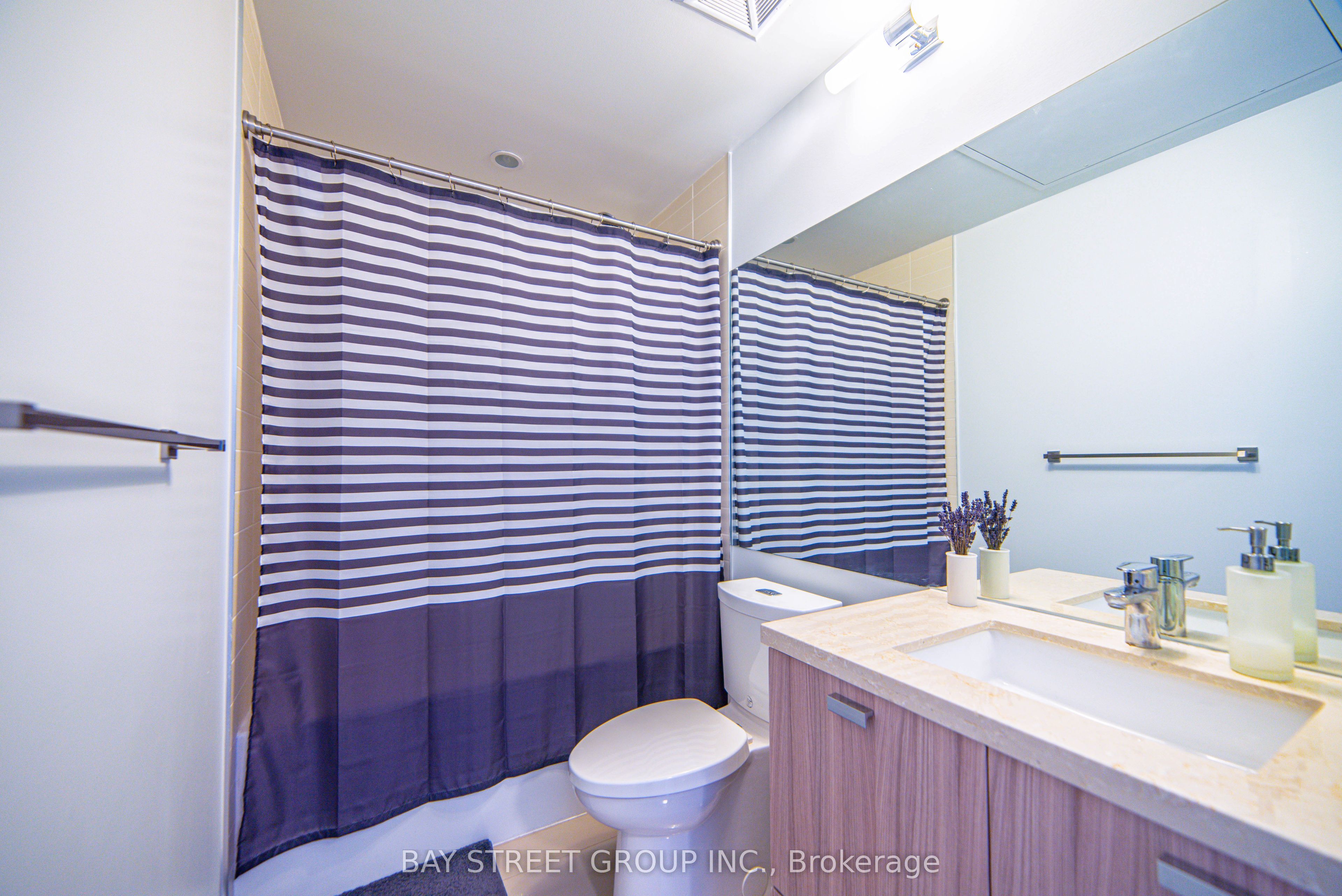 #3112 - 290 Adelaide Street Property Photo 6