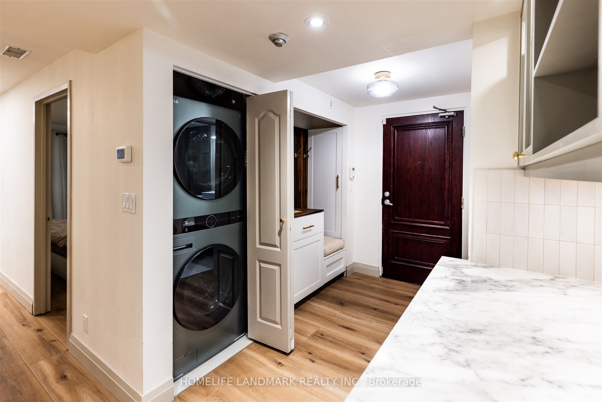 #201 - 9 Greenbriar Road Property Photo 7