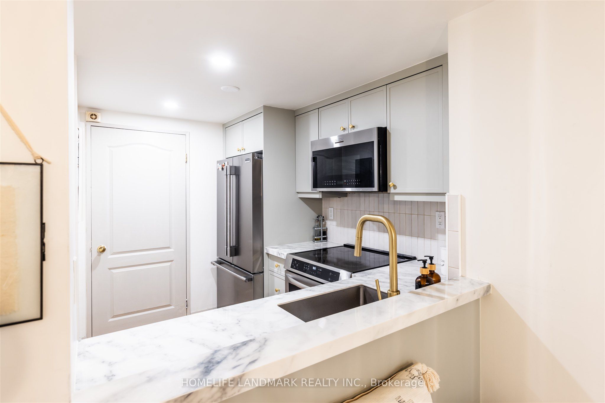 #201 - 9 Greenbriar Road Property Photo 10