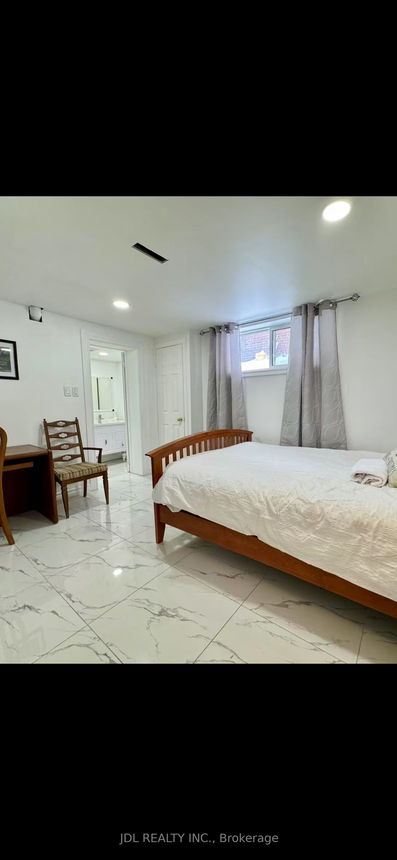 #suite B - 80 Mosedale Cres Crescent Property Photo 1