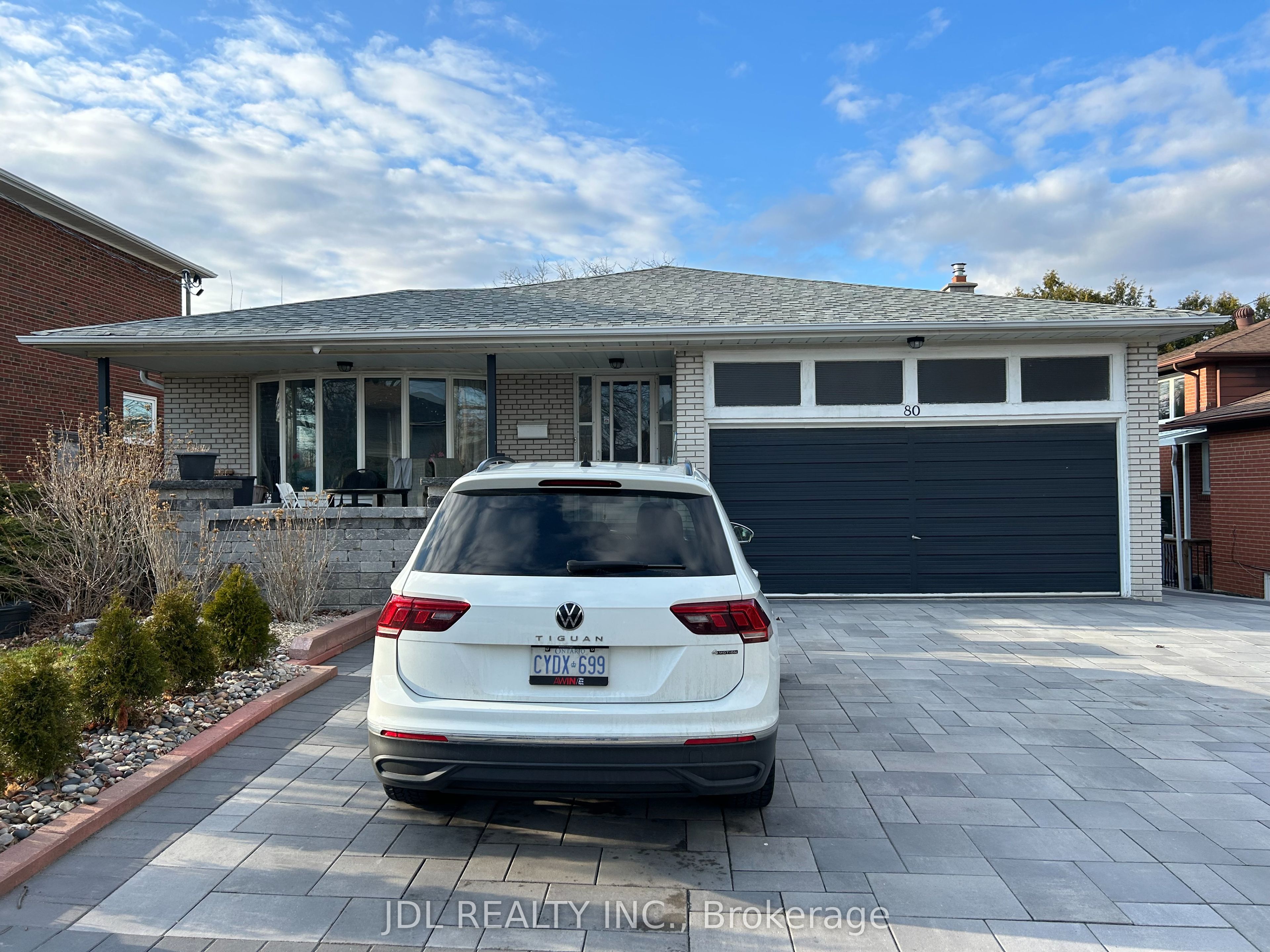 #suite B - 80 Mosedale Cres Crescent Property Photo 3
