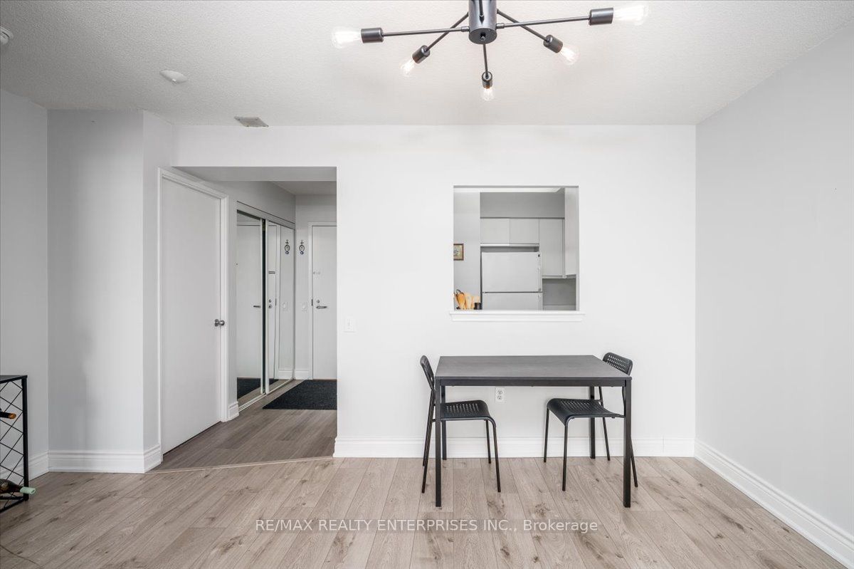 21 Overlea Boulevard 506 Property Photo 7