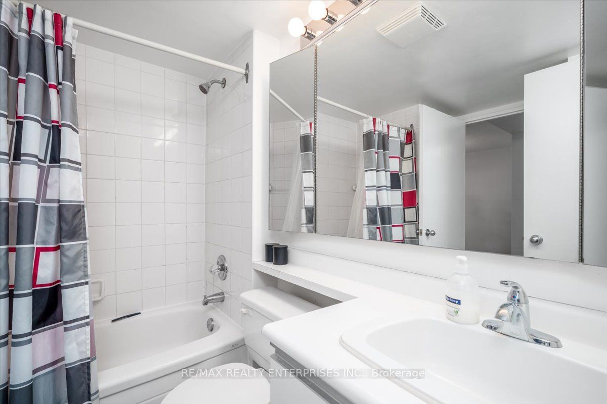 21 Overlea Boulevard 506 Property Photo 17