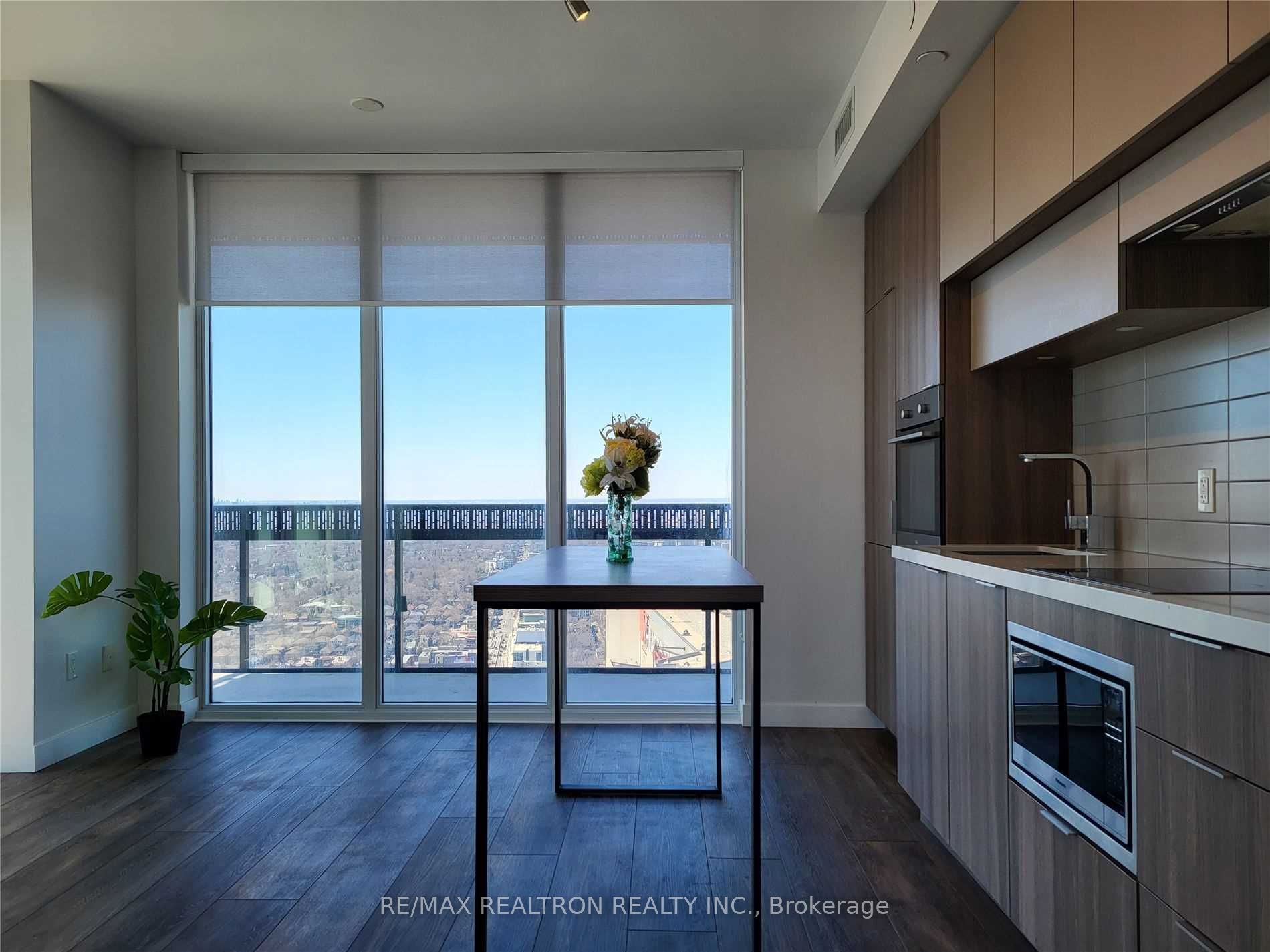 8 Eglinton Avenue E 4002 Property Photo 7