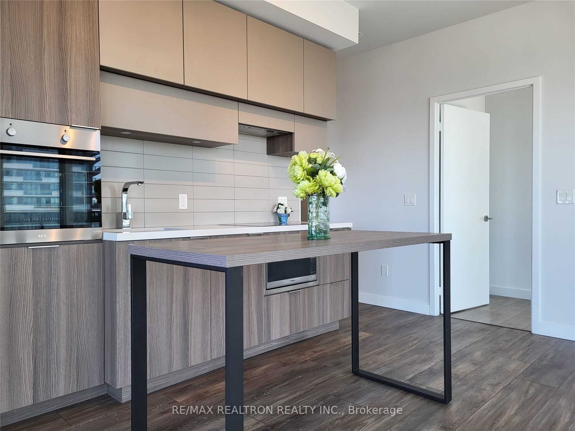 8 Eglinton Avenue E 4002 Property Photo 8