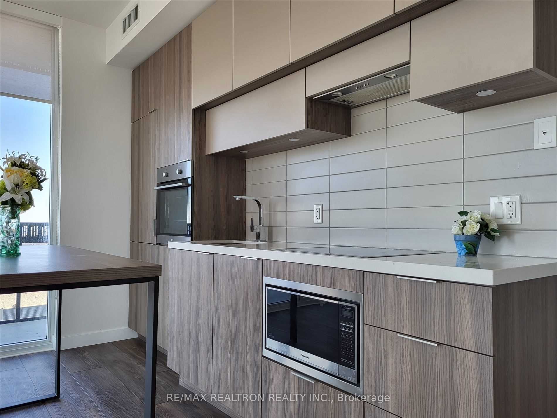 8 Eglinton Avenue E 4002 Property Photo 9