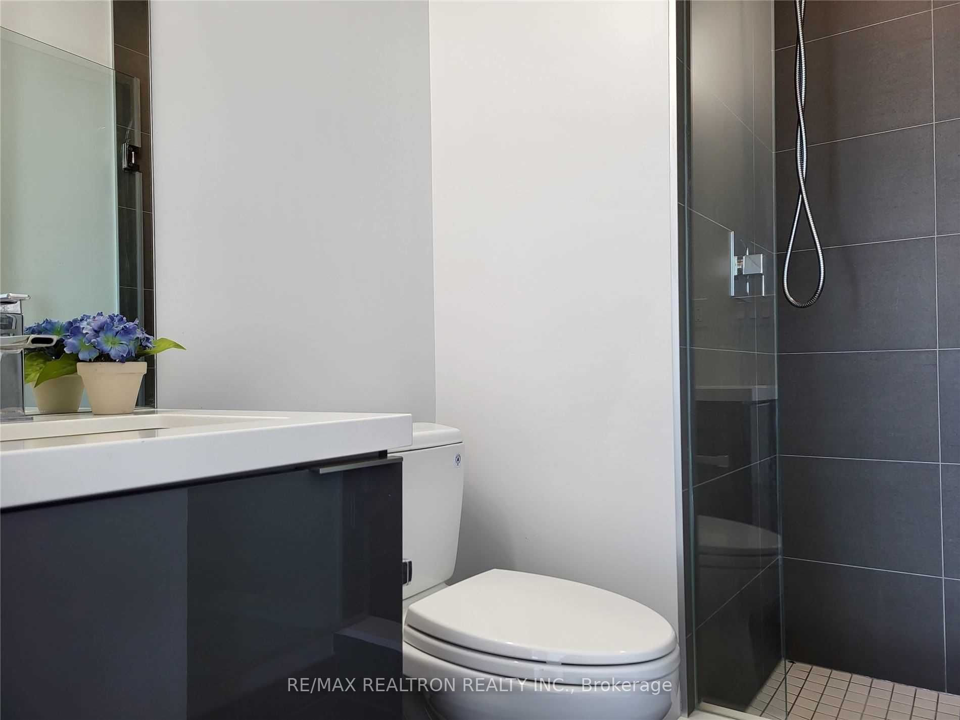 8 Eglinton Avenue E 4002 Property Photo 11