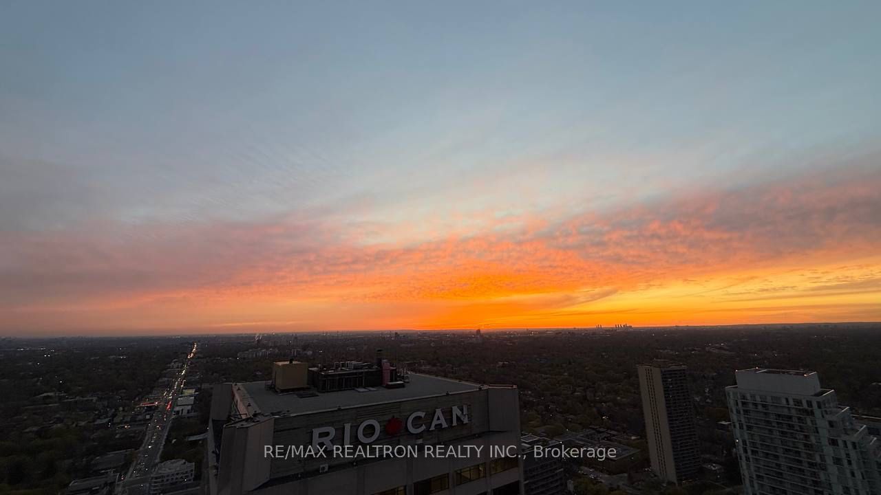 8 Eglinton Avenue E 4002 Property Photo 27