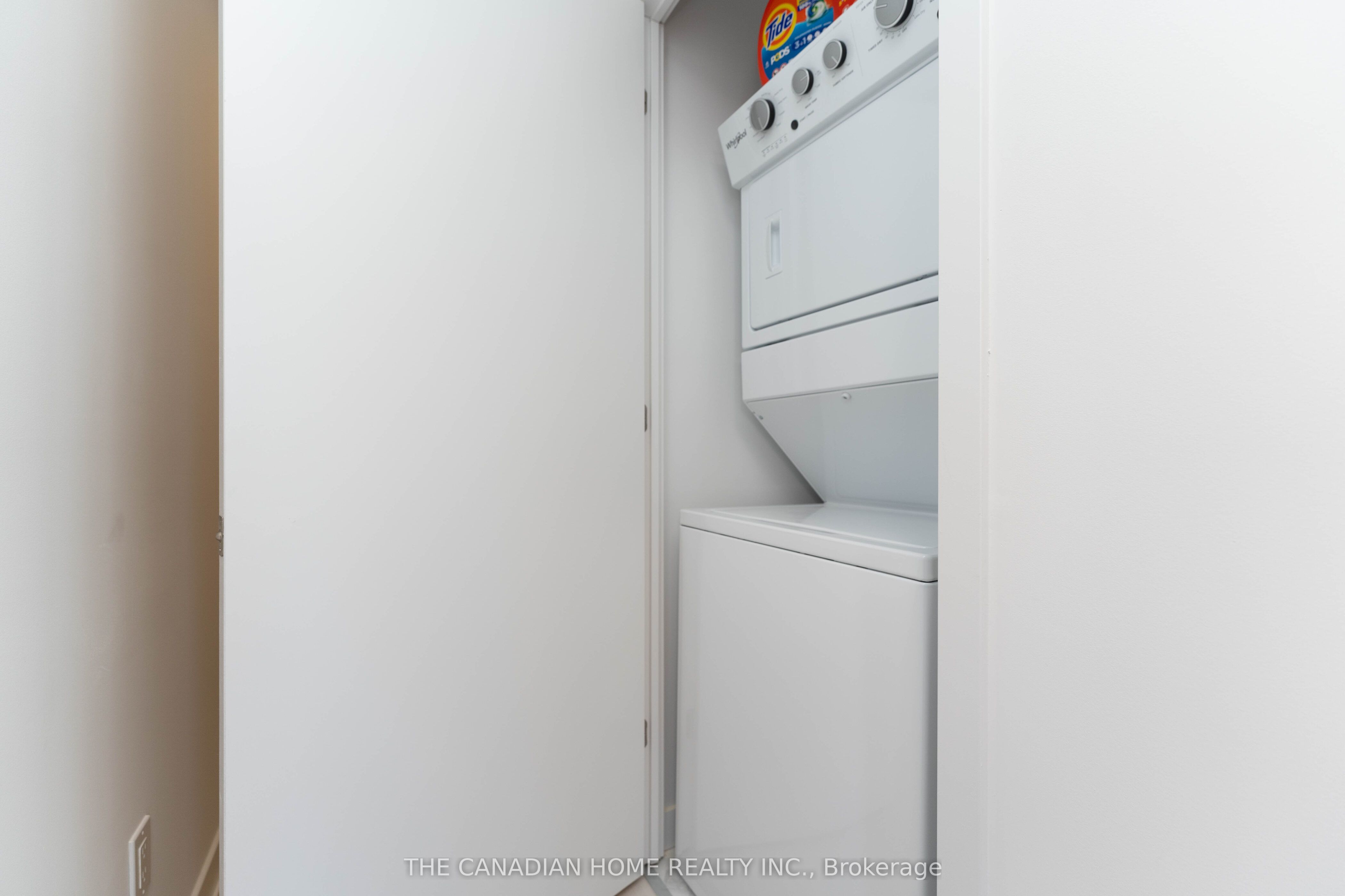 8 Tippett Road 1511 Property Photo 10