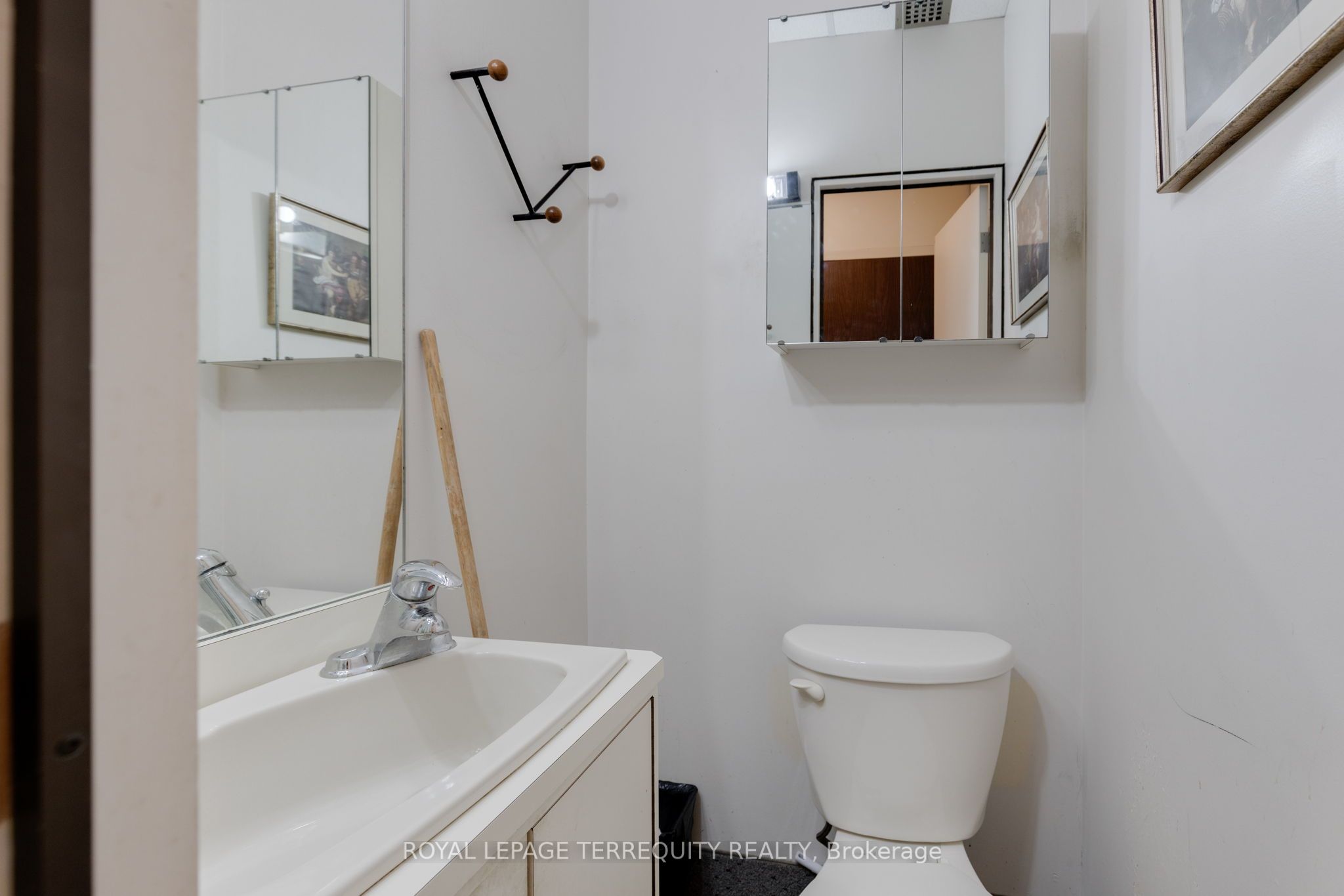 #401 - 600 Sherbourne Street Property Photo 17