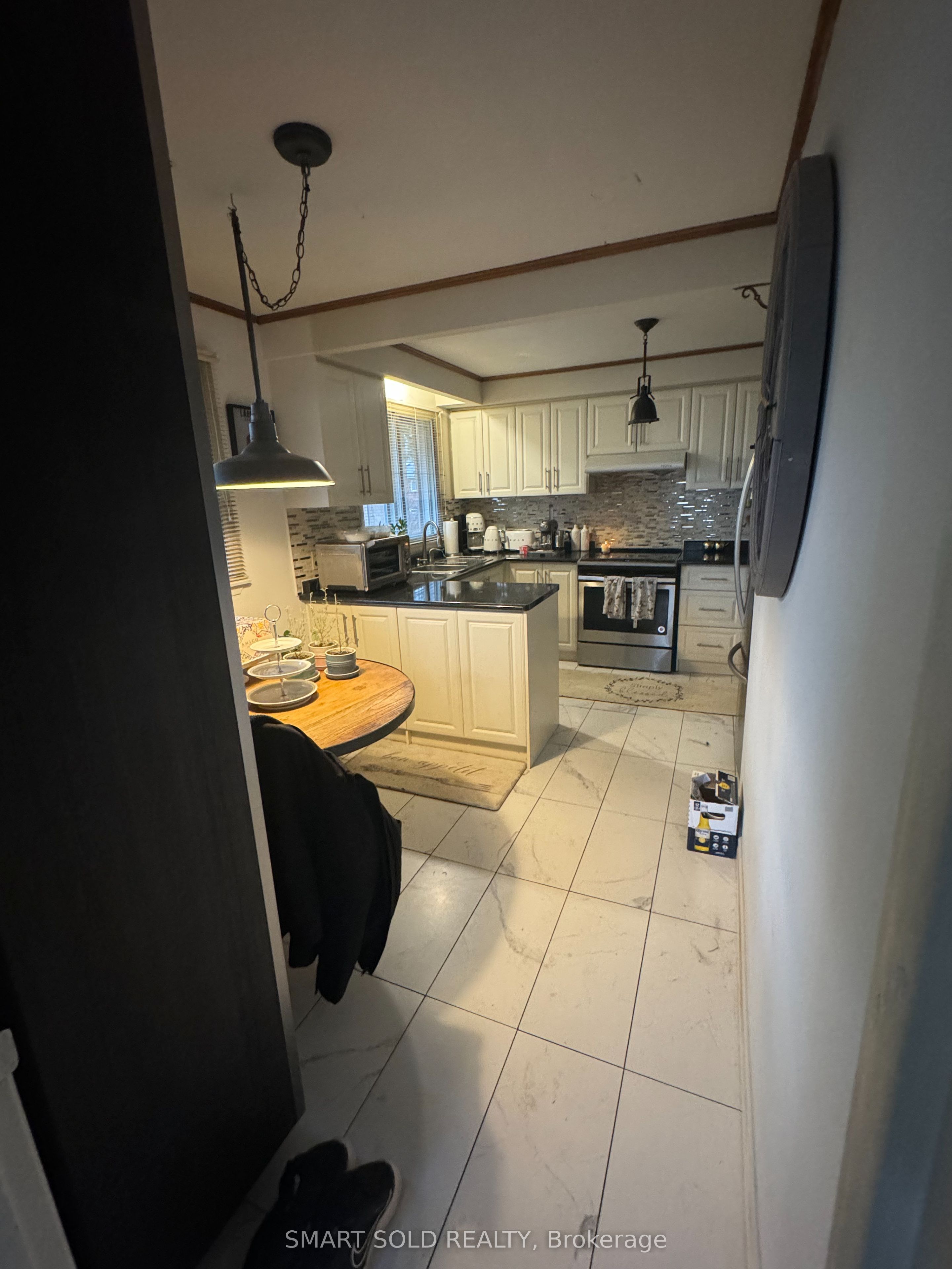 482 Ruth Avenue N Property Photo 3