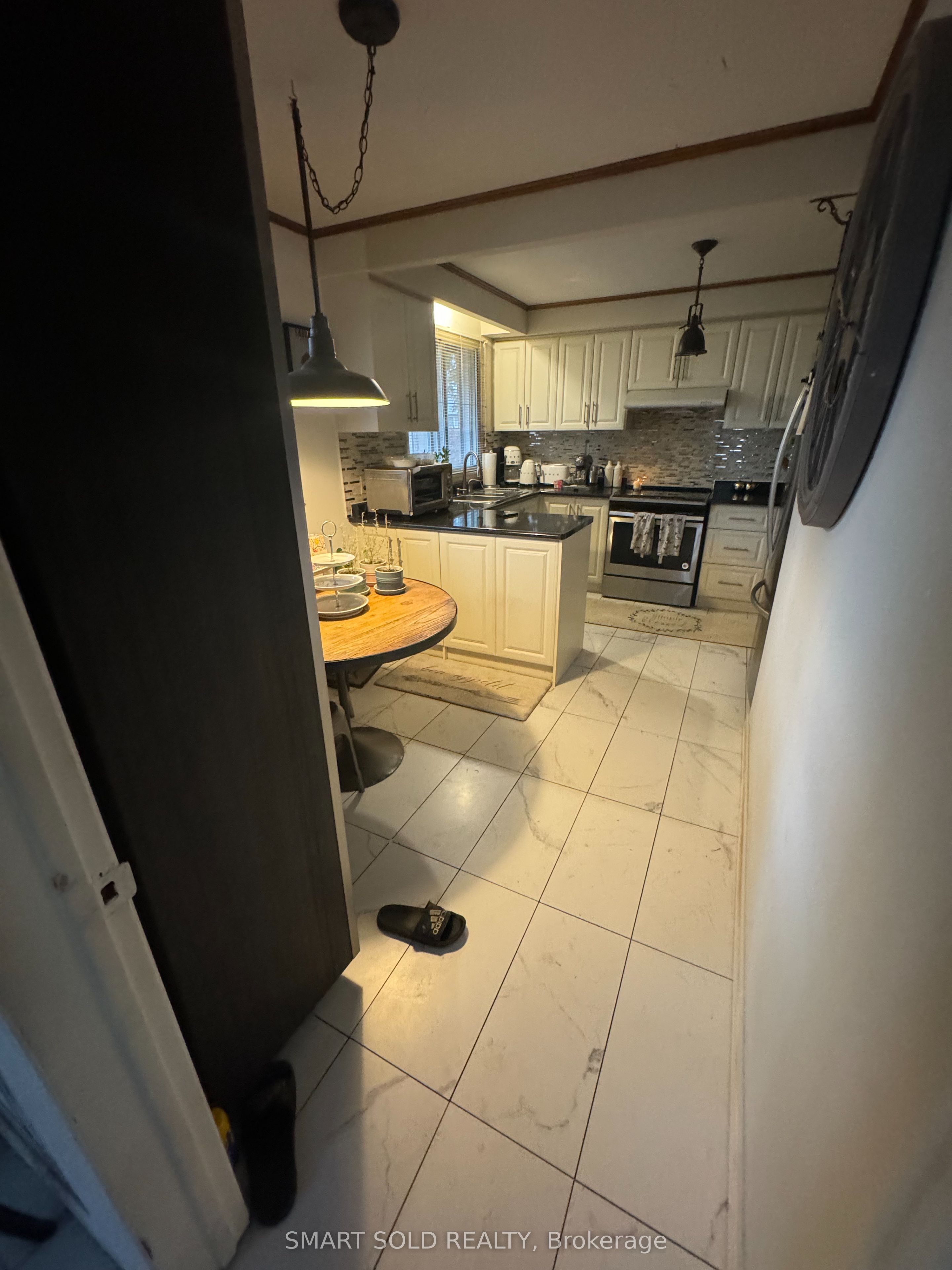 482 Ruth Avenue N Property Photo 7