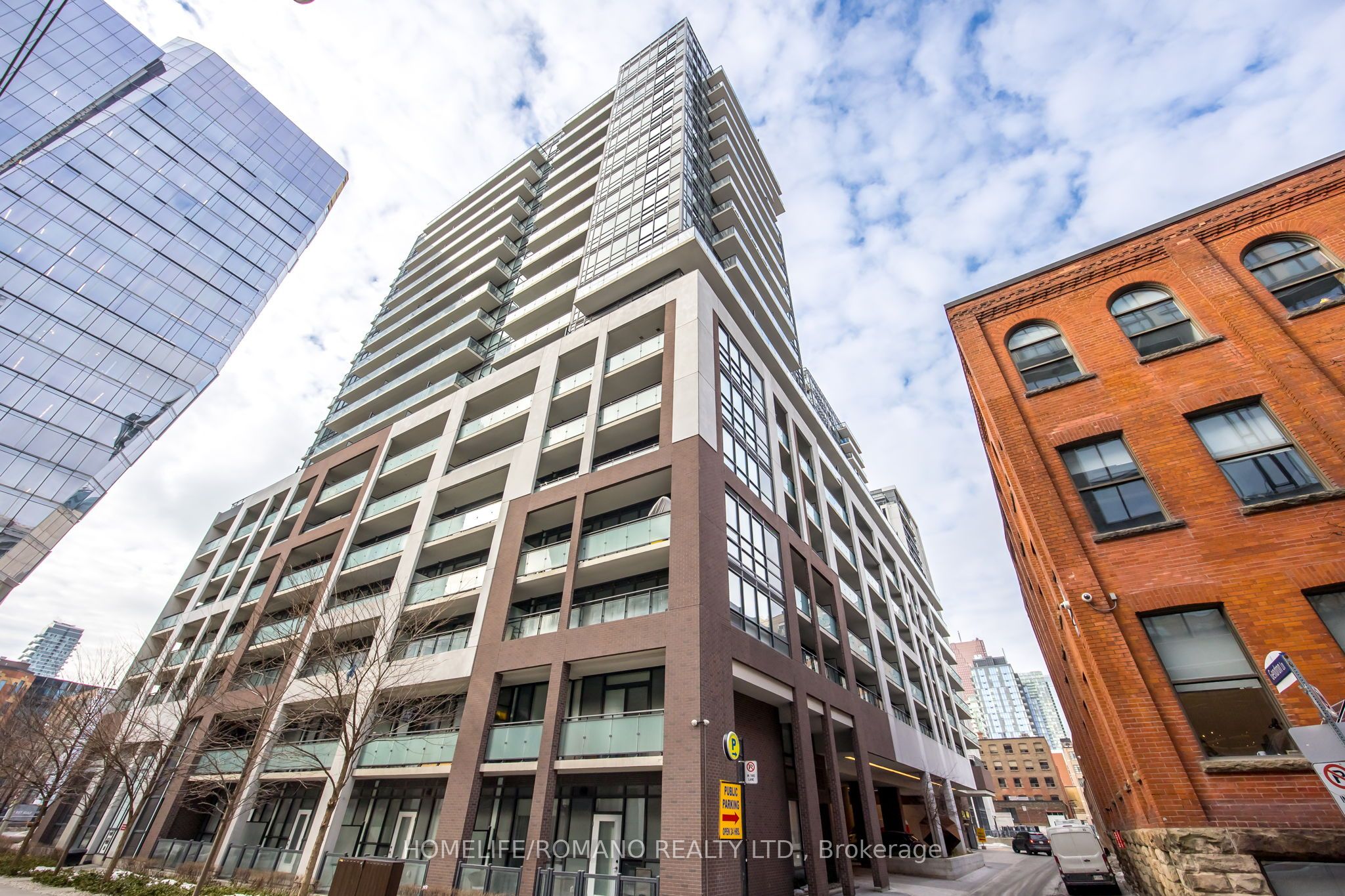 462 Adelaide Street Property Photo 1