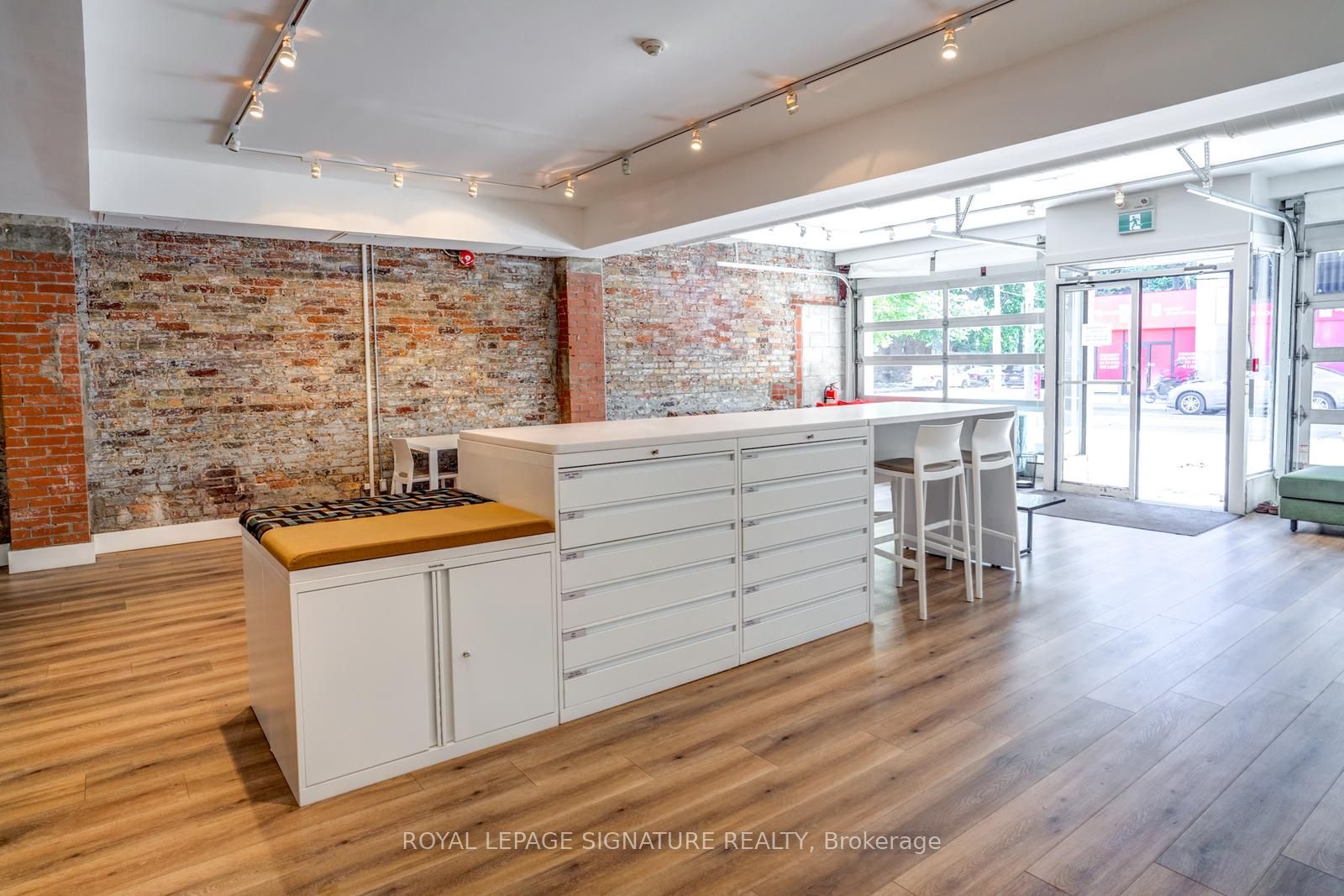 #main - 926 King Street Property Photo 9