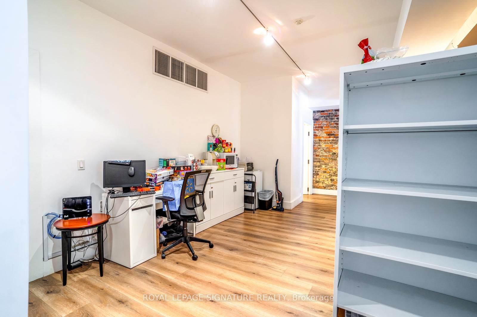 #main - 926 King Street Property Photo 18