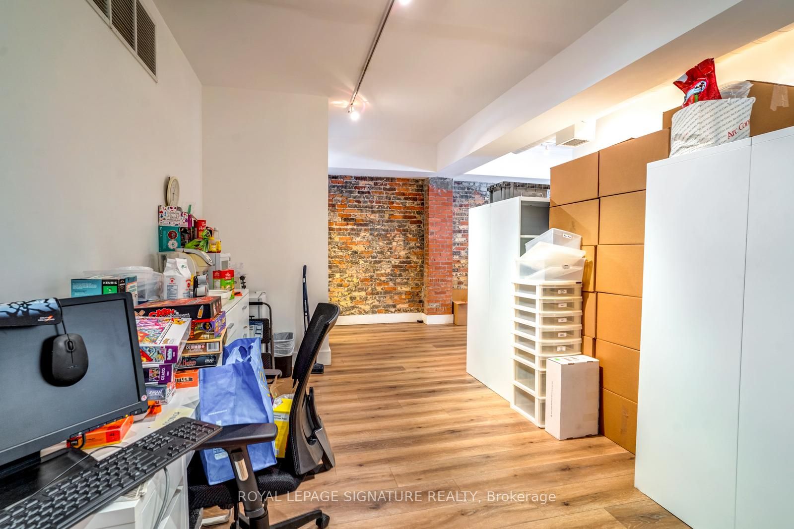 #main - 926 King Street Property Photo 19