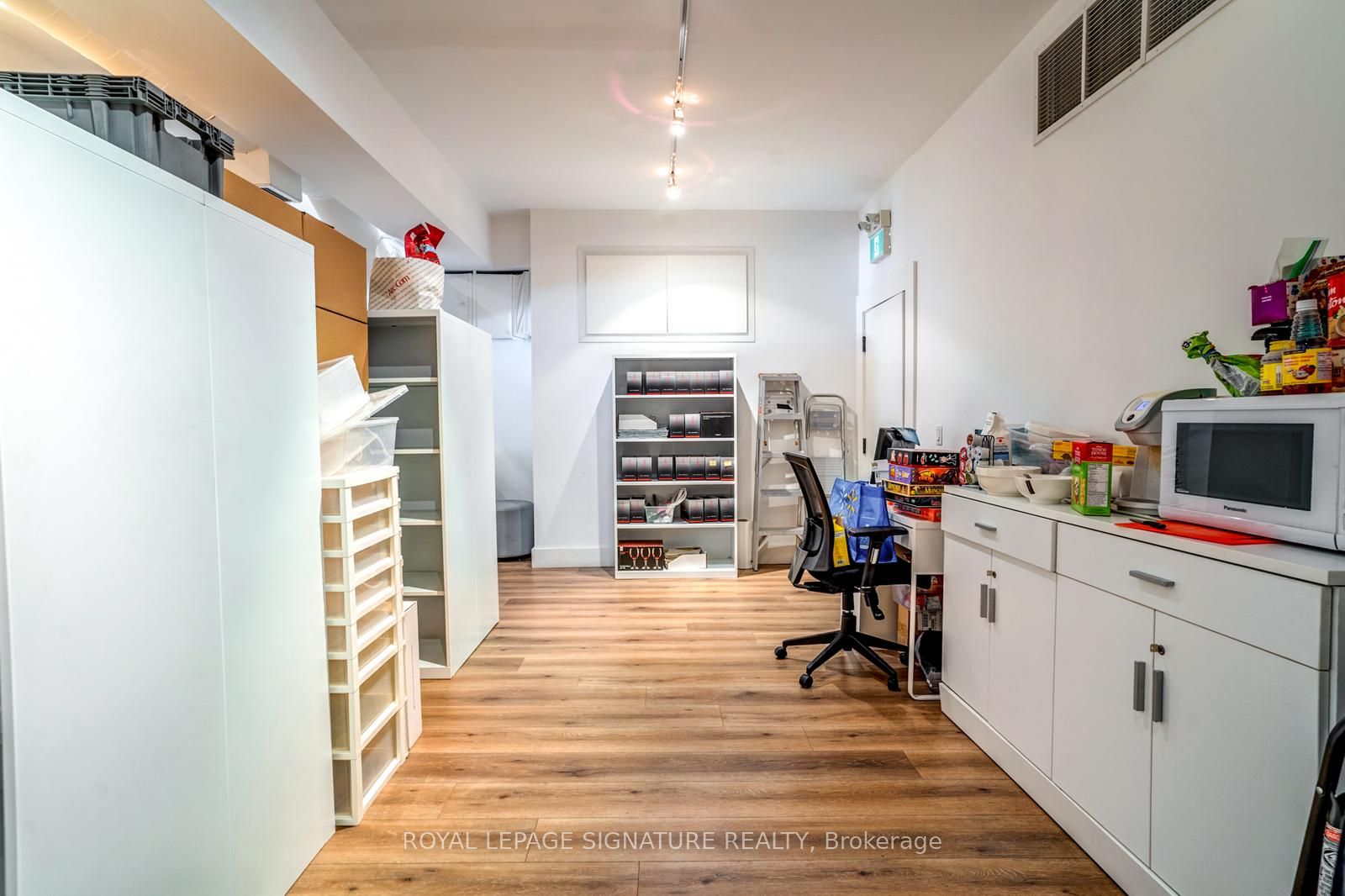 #main - 926 King Street Property Photo 20