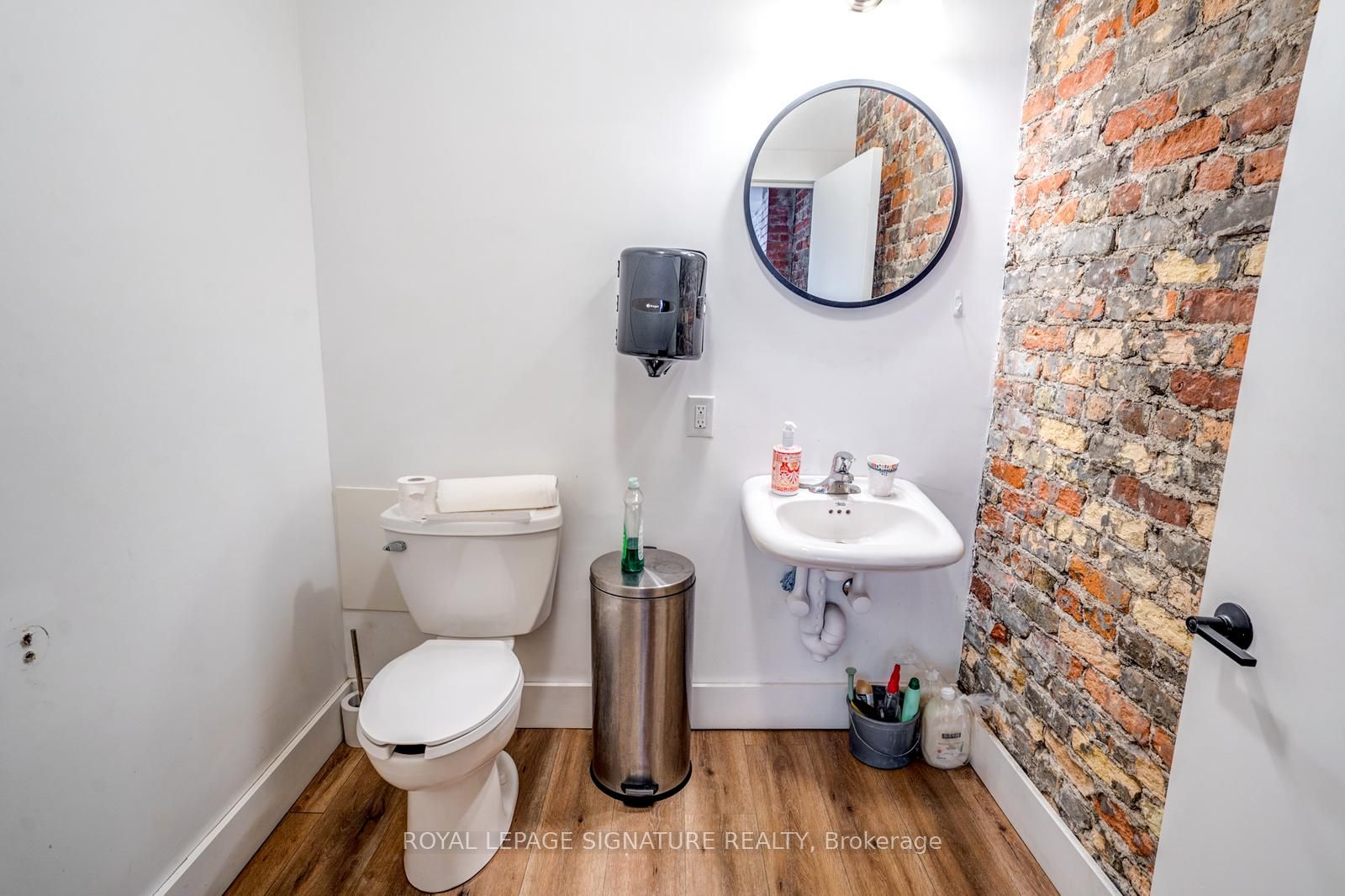 #main - 926 King Street Property Photo 22