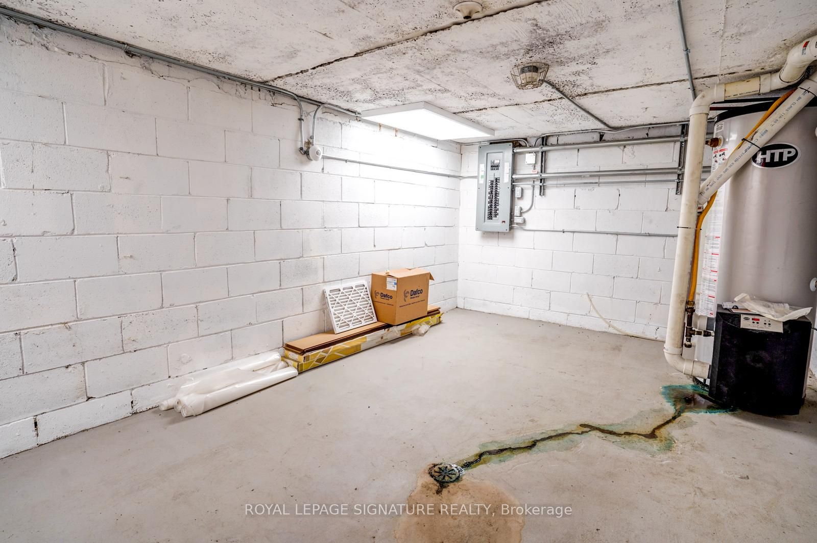 #main - 926 King Street Property Photo 23