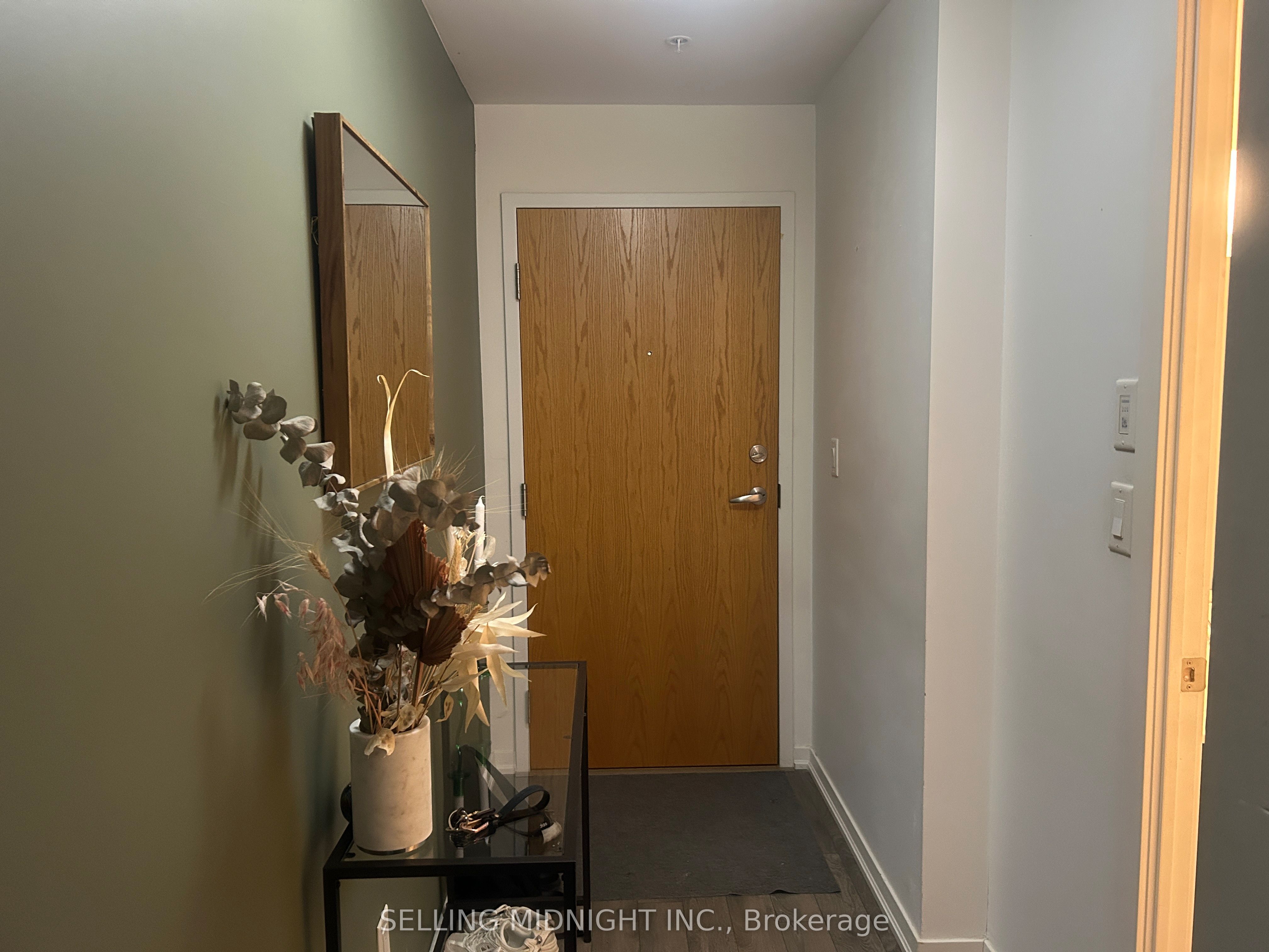 #1404 - 20 Joe Shuster Way Property Photo 2