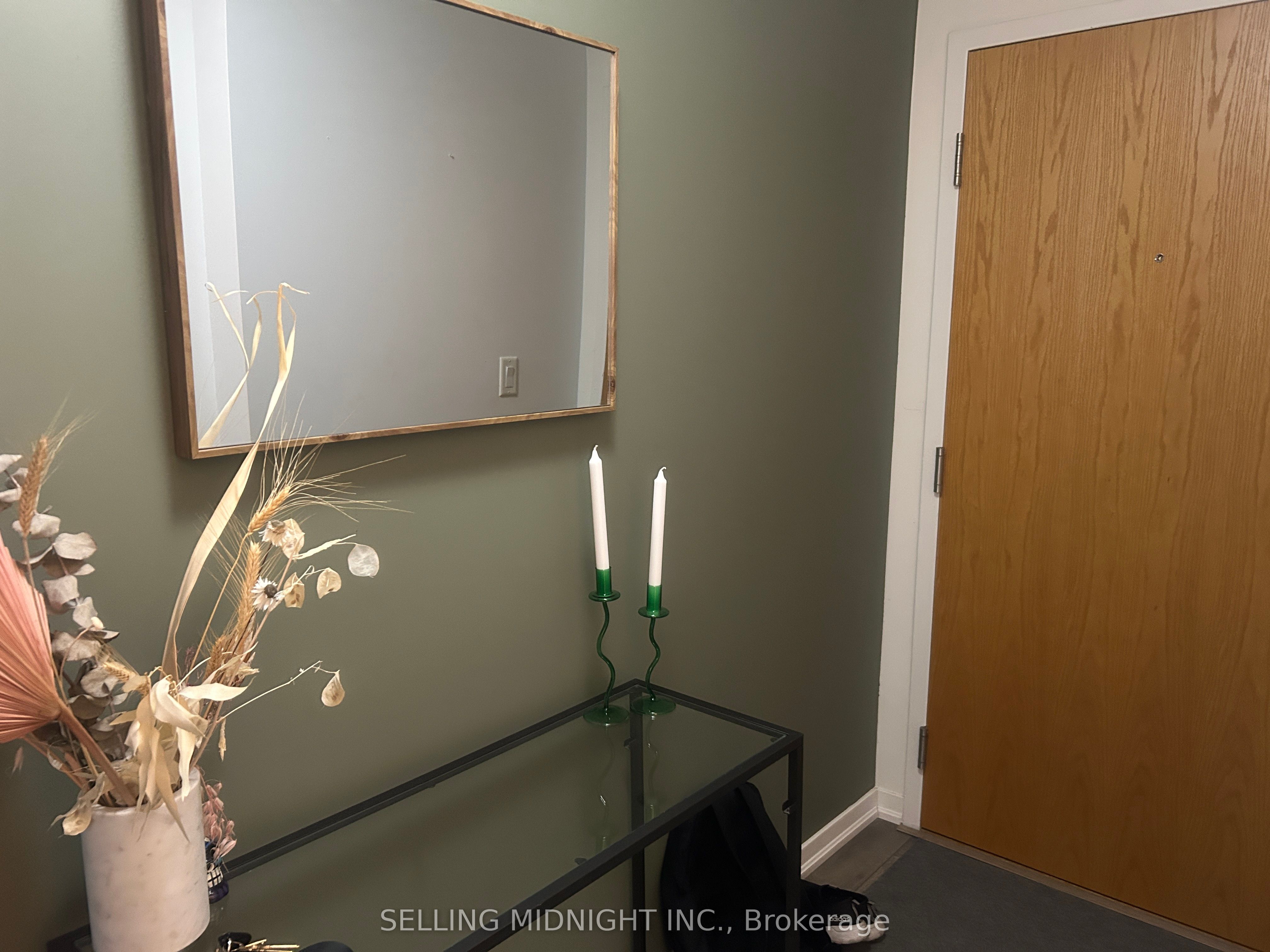 #1404 - 20 Joe Shuster Way Property Photo 3