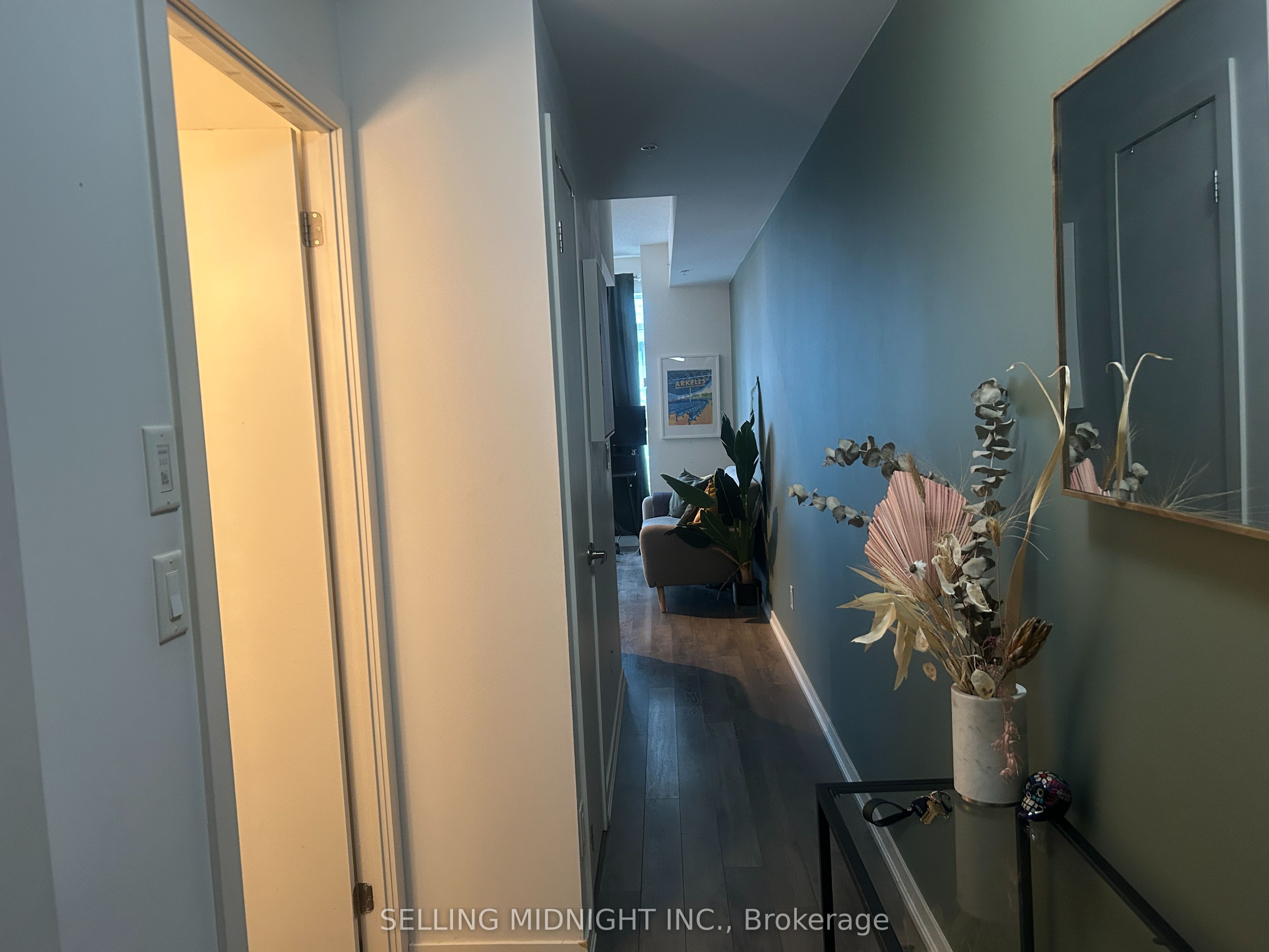#1404 - 20 Joe Shuster Way Property Photo 4