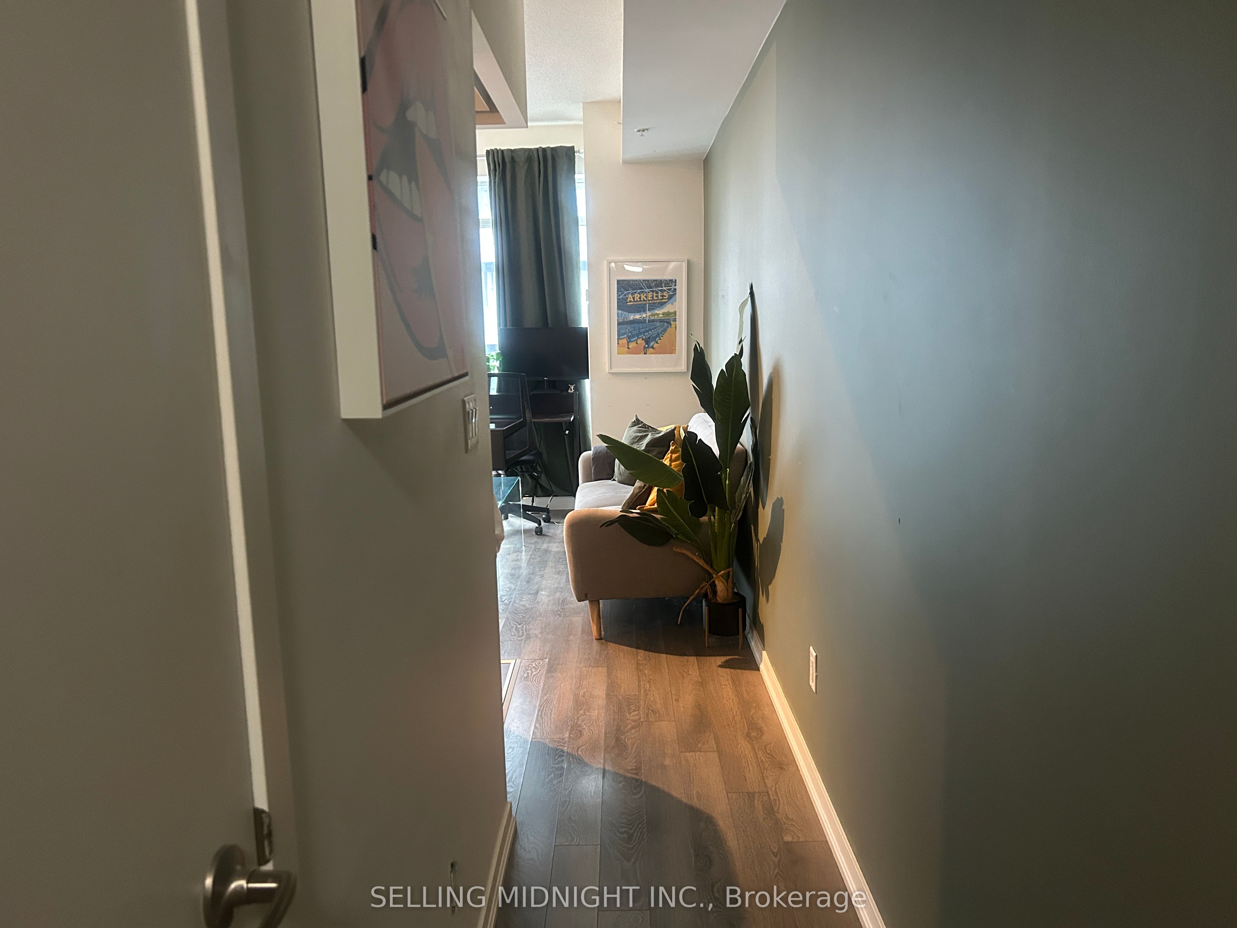 #1404 - 20 Joe Shuster Way Property Photo 5