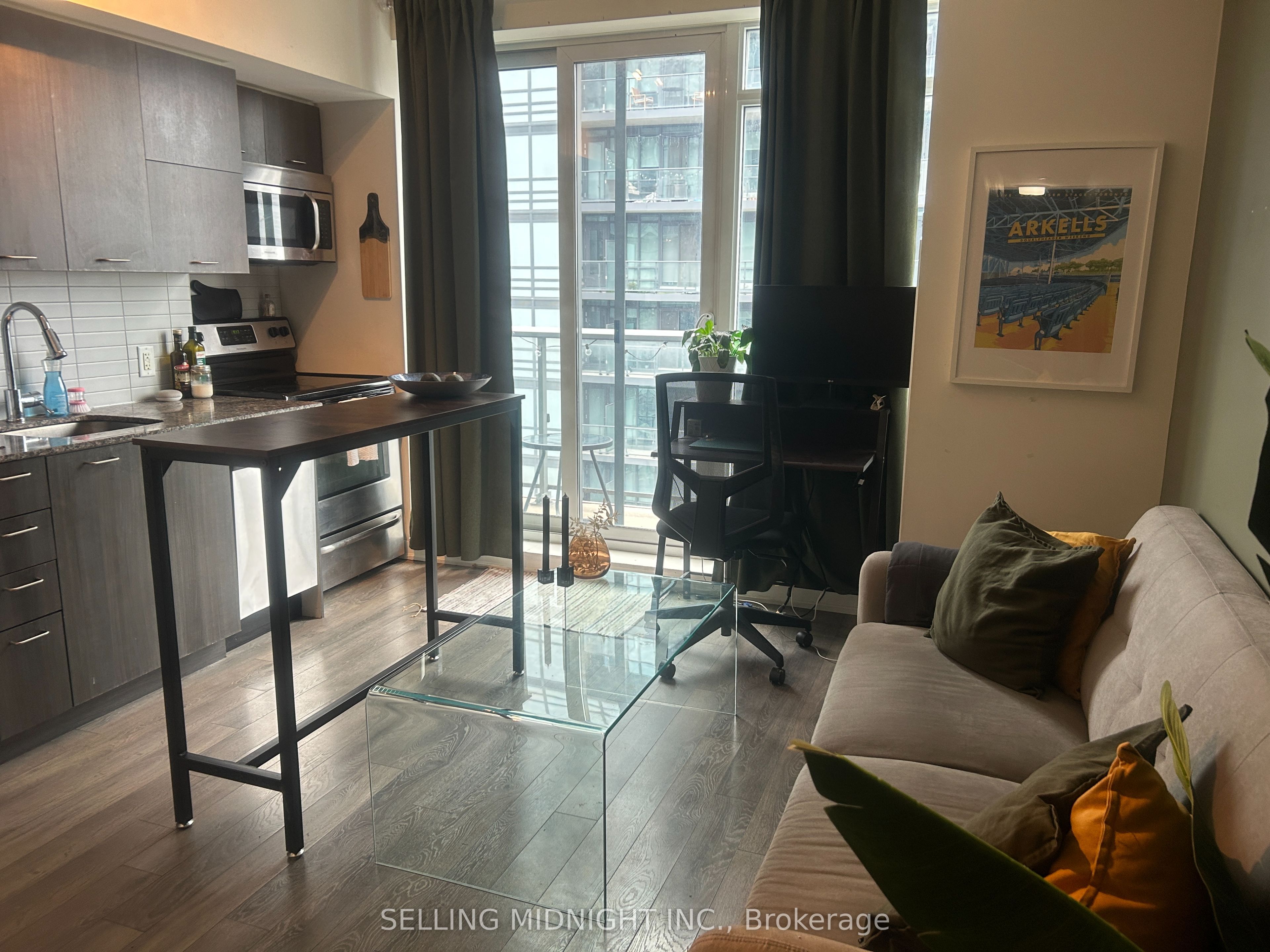 #1404 - 20 Joe Shuster Way Property Photo 6