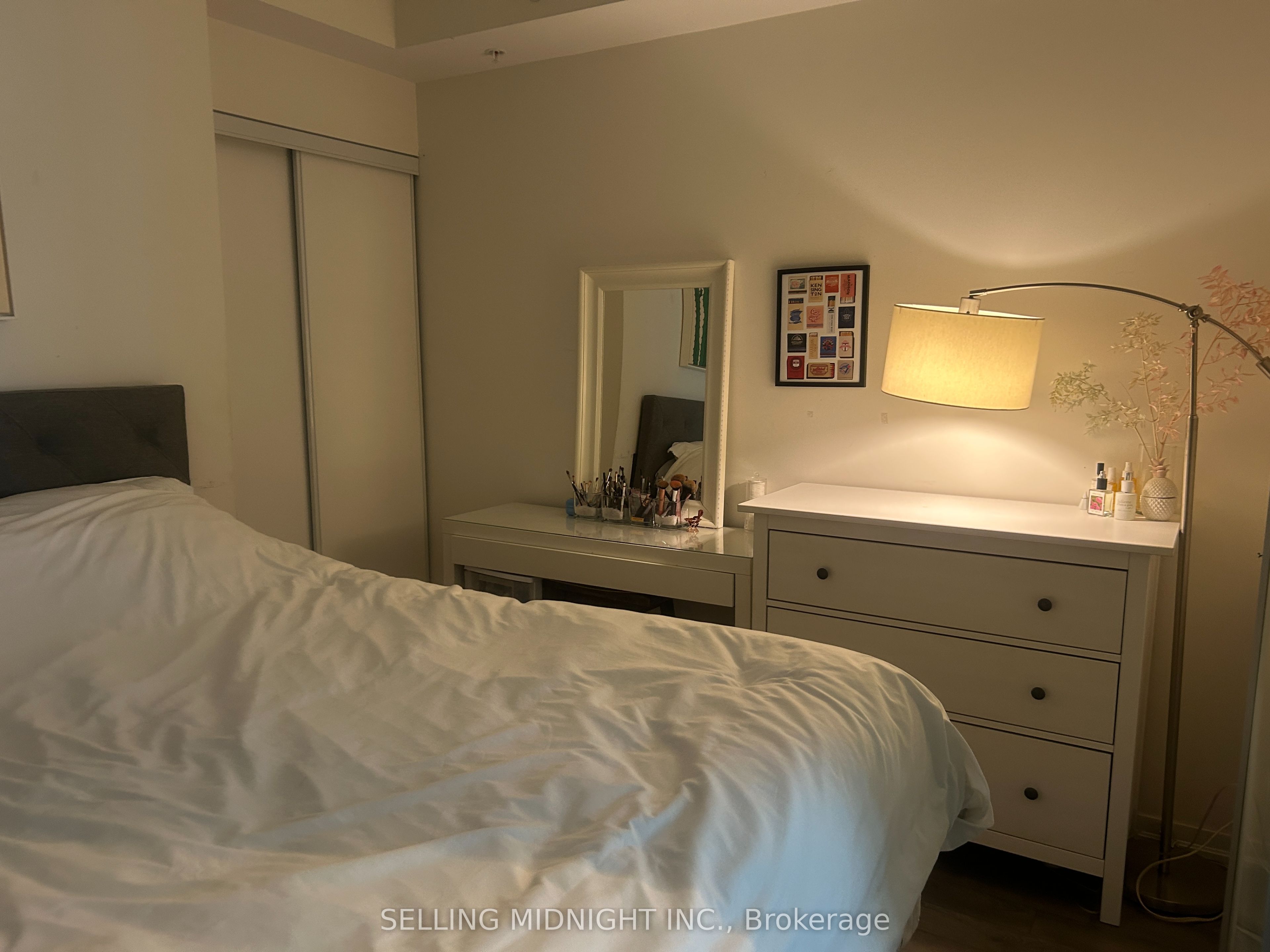 #1404 - 20 Joe Shuster Way Property Photo 11