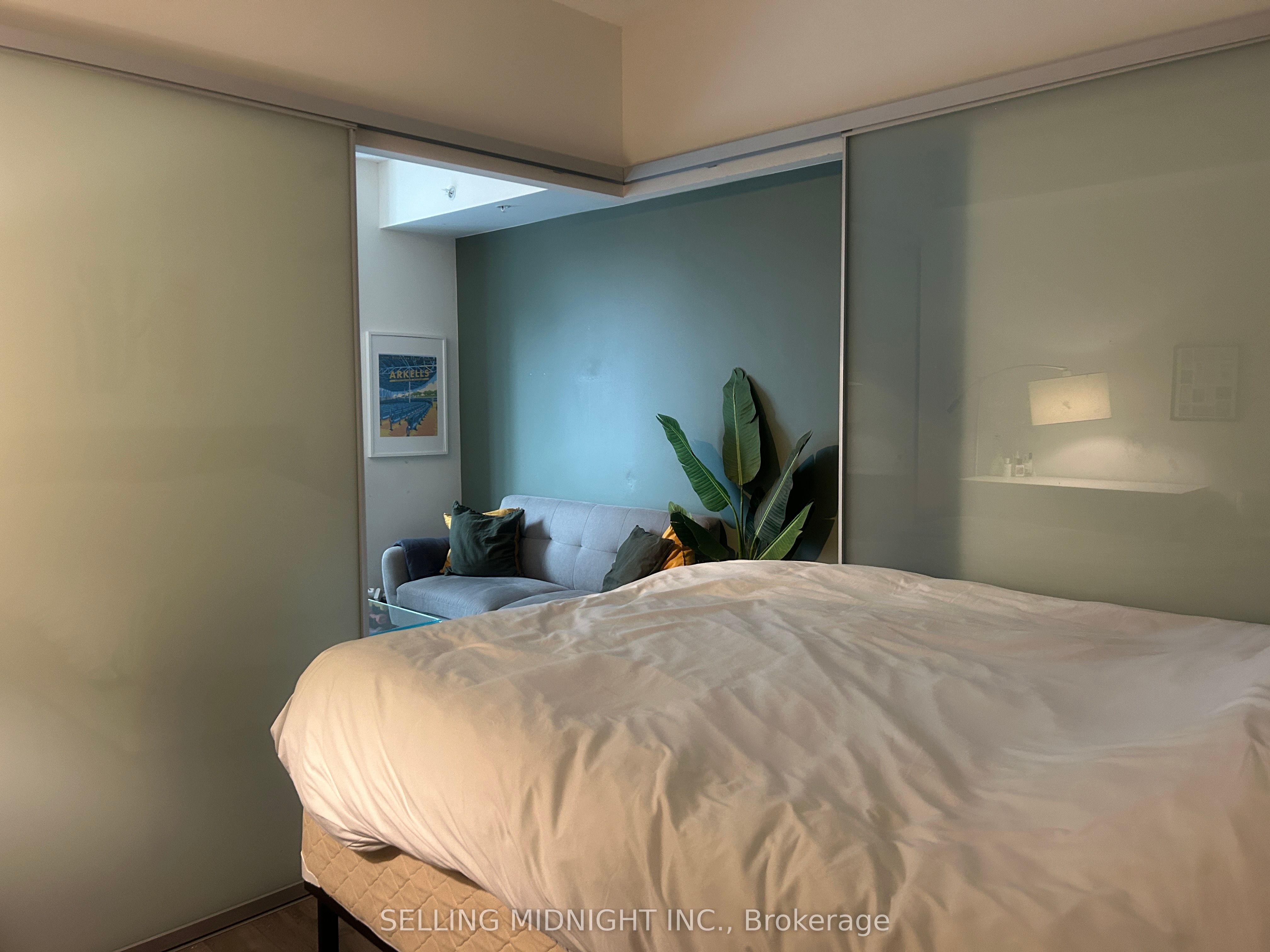 #1404 - 20 Joe Shuster Way Property Photo 12