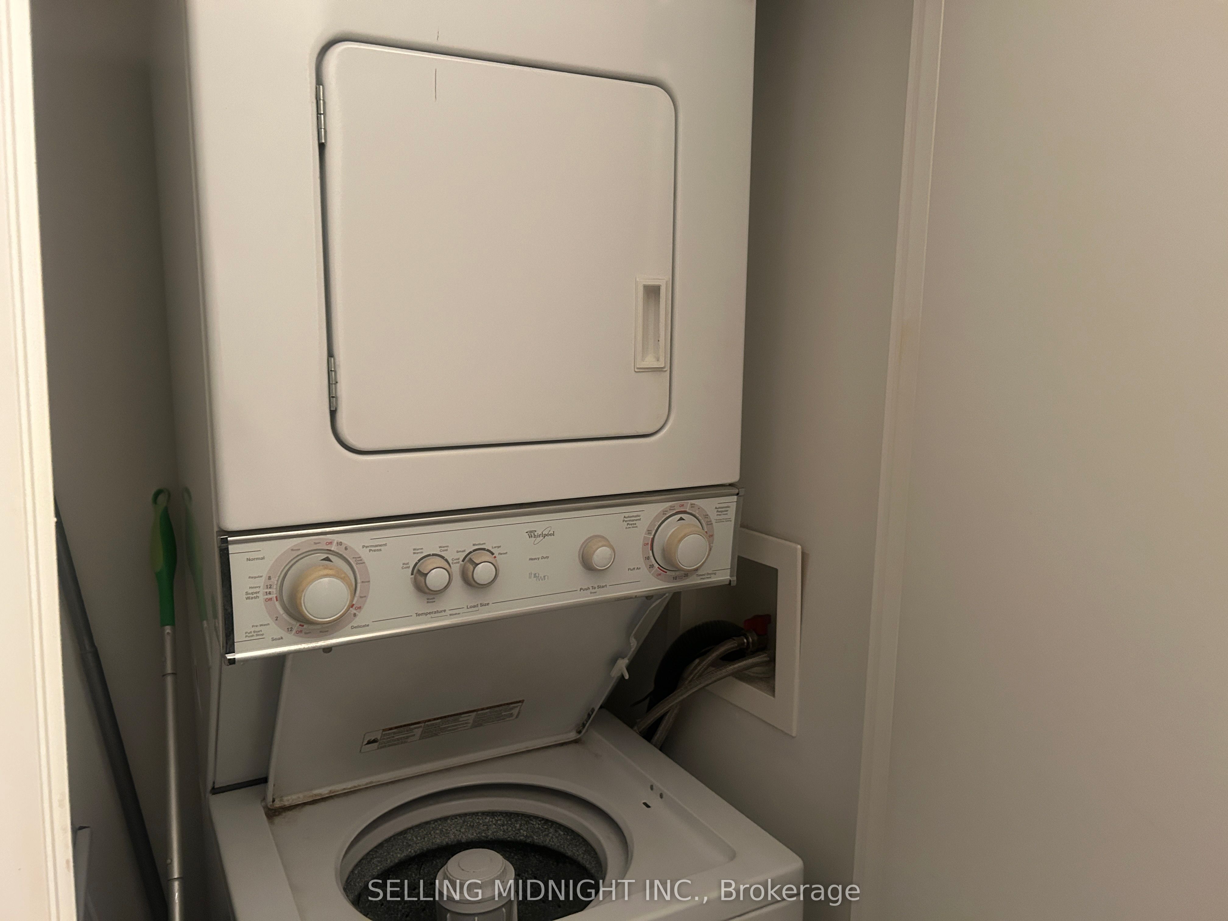 #1404 - 20 Joe Shuster Way Property Photo 19