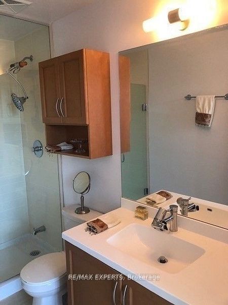 530 St Clair Avenue W 302 Property Photo 11