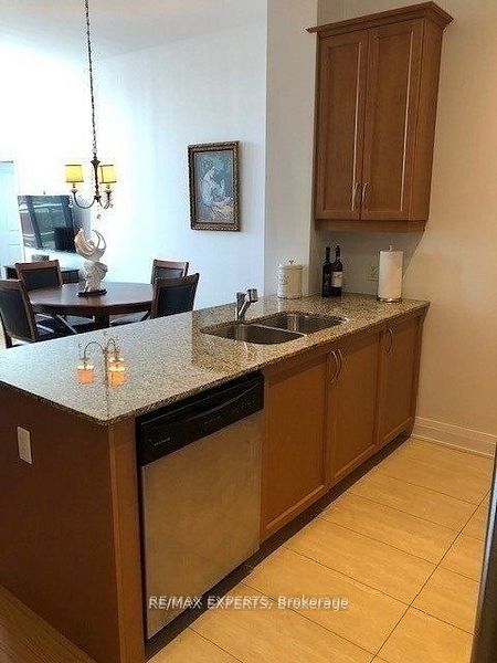 530 St Clair Avenue W 302 Property Photo 15