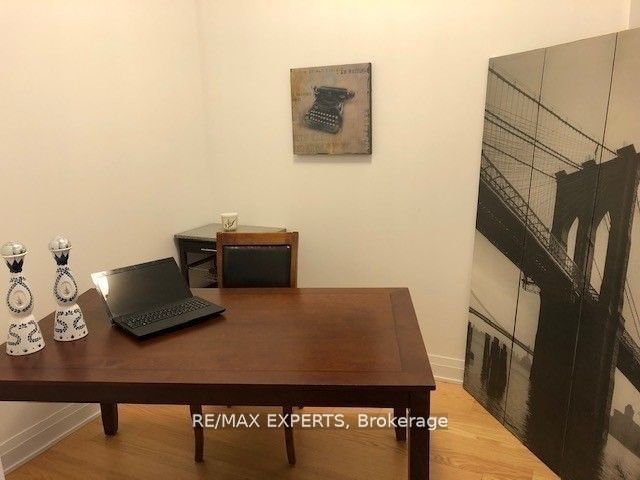530 St Clair Avenue W 302 Property Photo 16