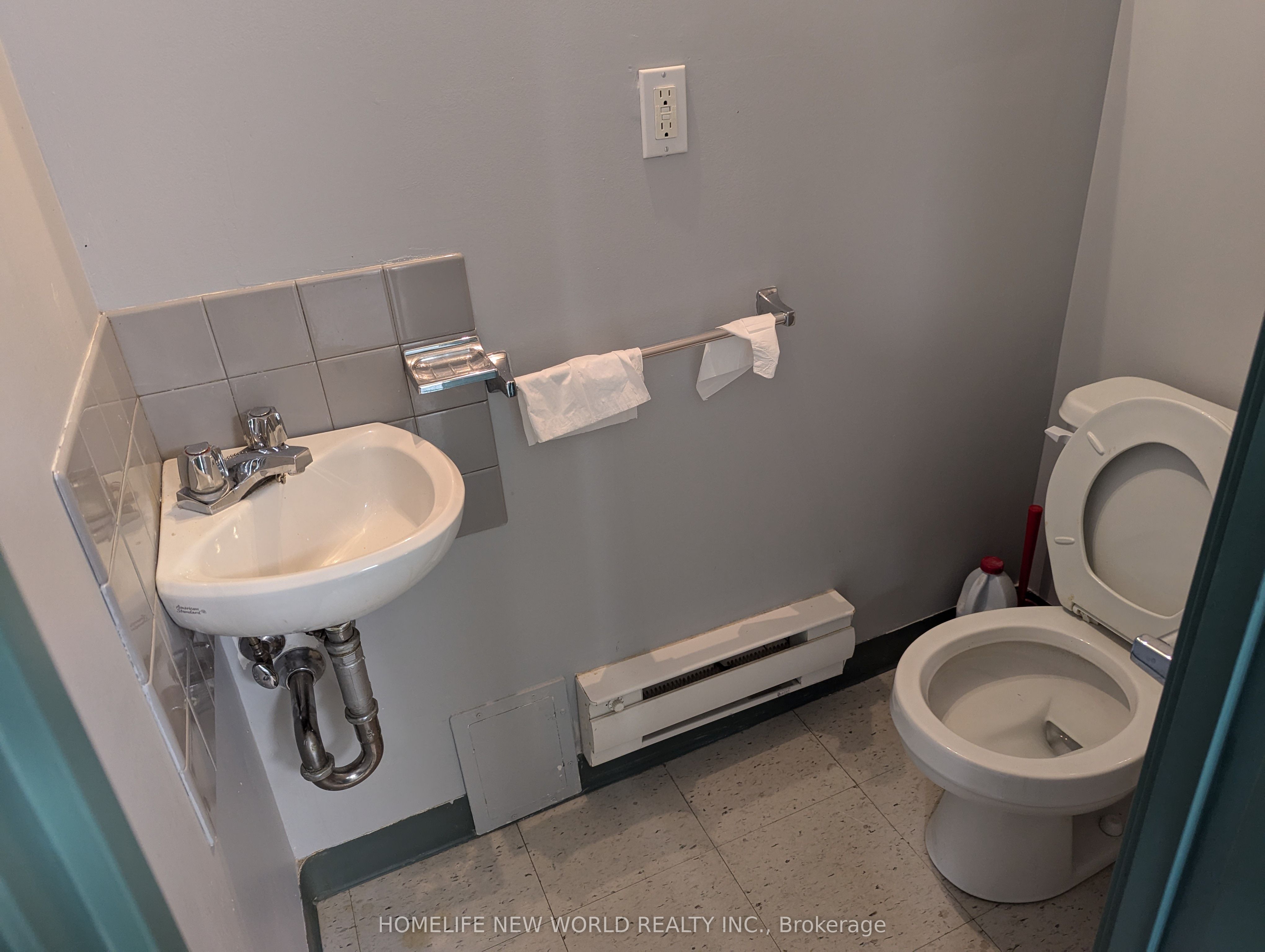 #501b - 1315 Lawrence Avenue Property Photo 8