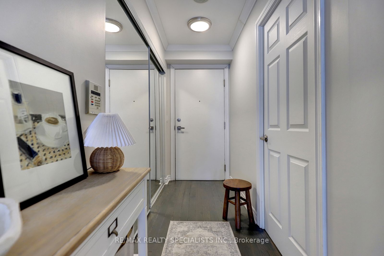 #237 - 250 Wellington Street Property Photo 5