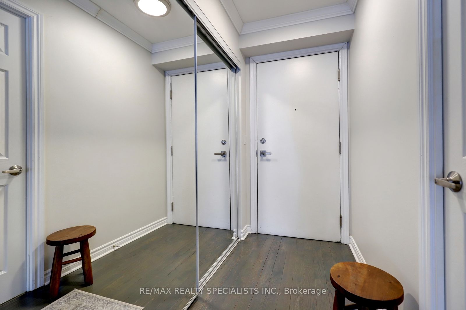 #237 - 250 Wellington Street Property Photo 6