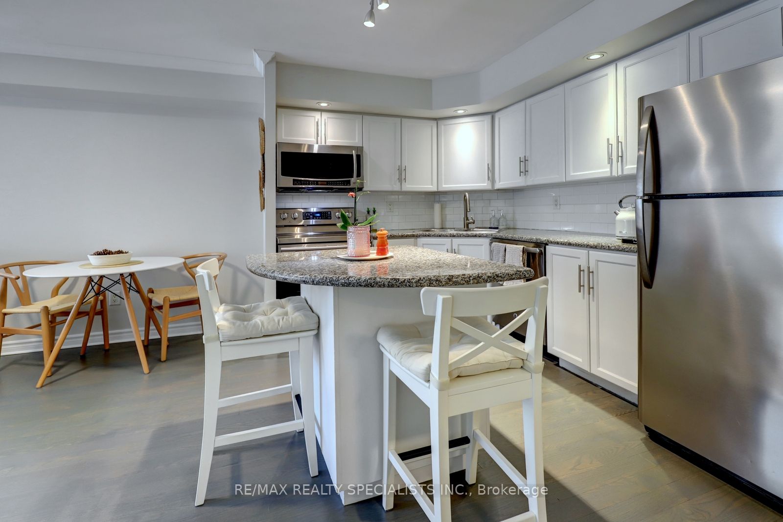 #237 - 250 Wellington Street Property Photo 13