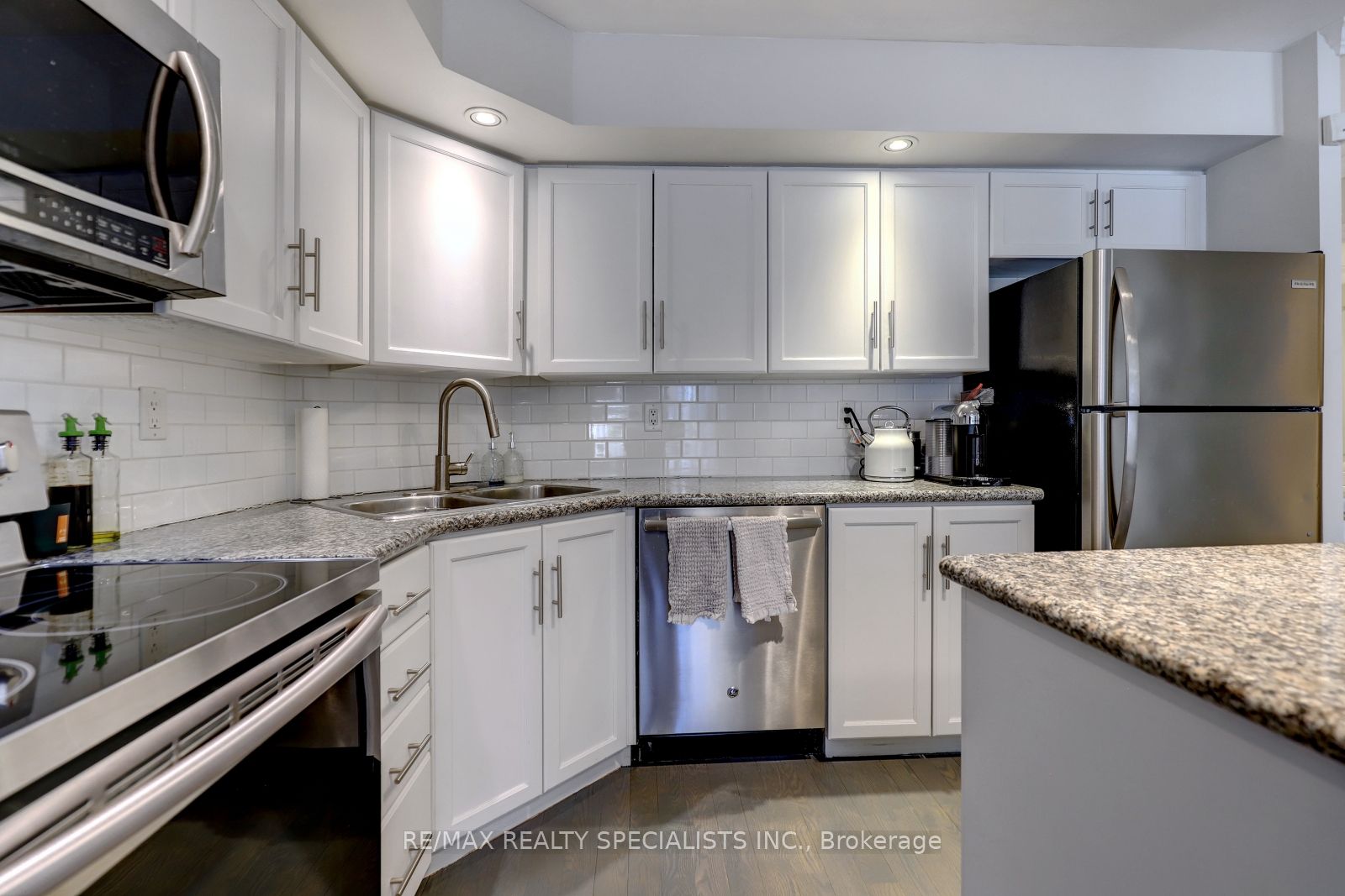 #237 - 250 Wellington Street Property Photo 16