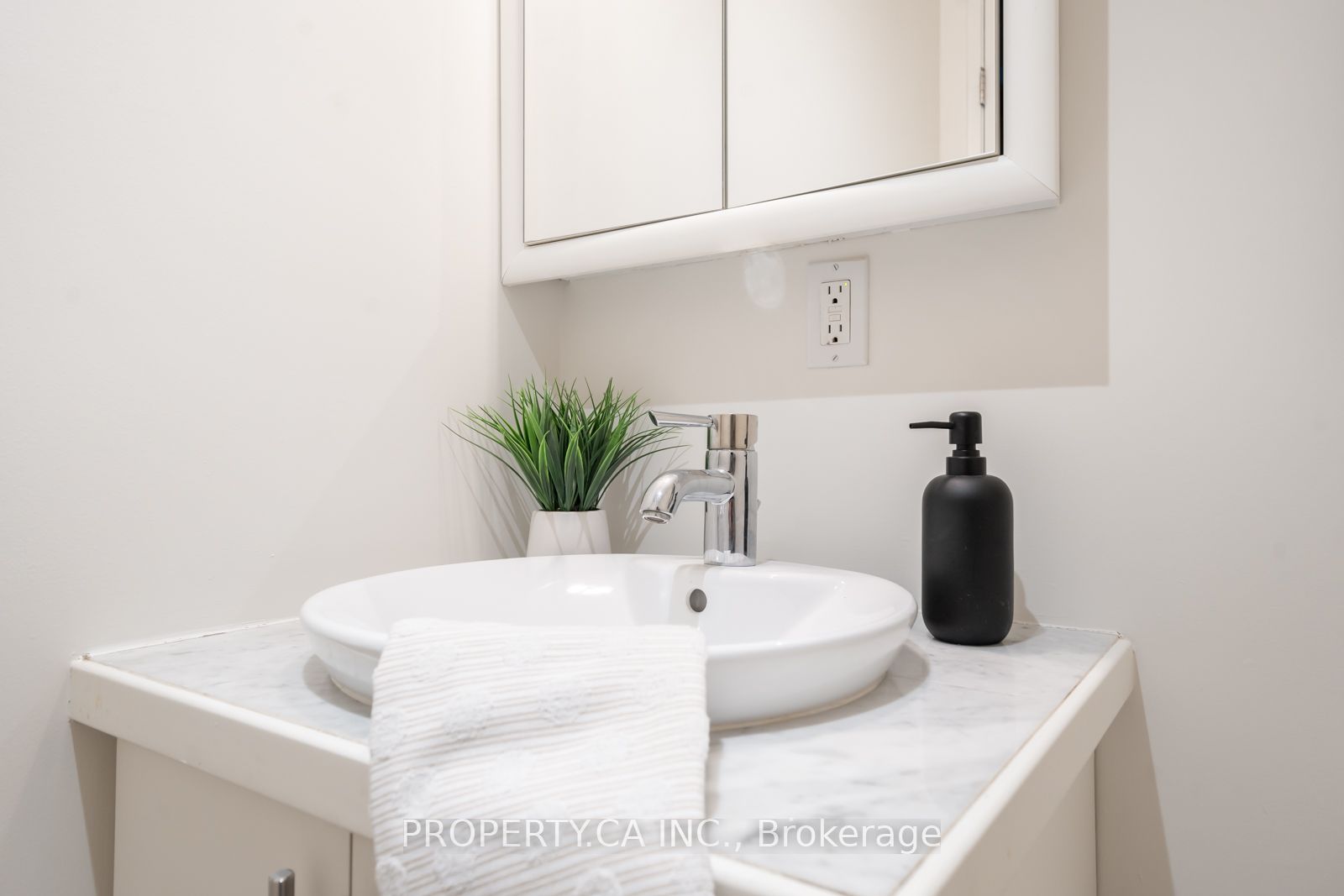 473 Dupont Street 1 Property Photo 11