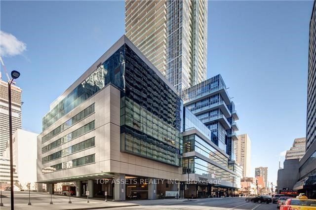 #31 - 384 Yonge Street Property Photo 4