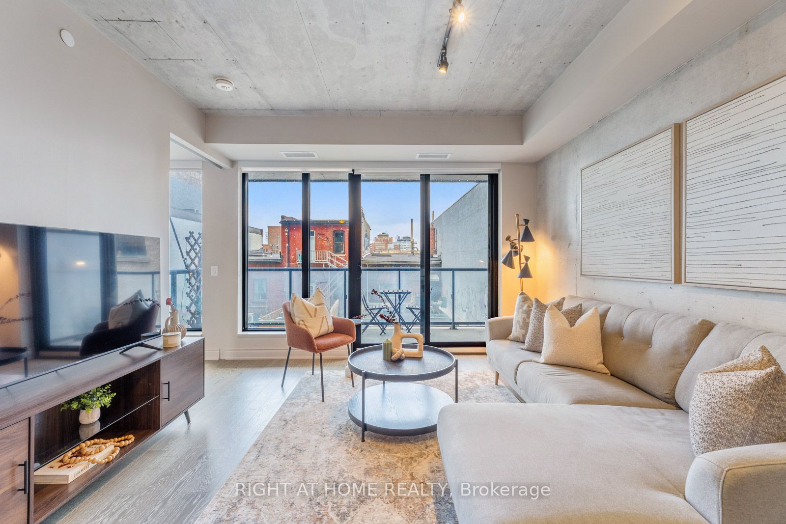 #320 - 608 Richmond Street Property Photo 7