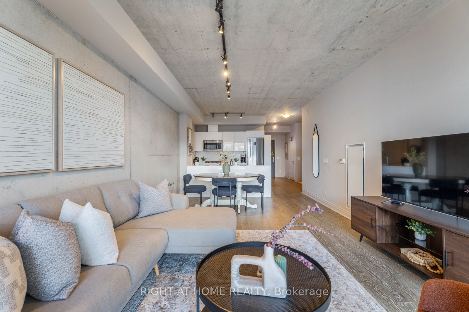 #320 - 608 Richmond Street Property Photo 8