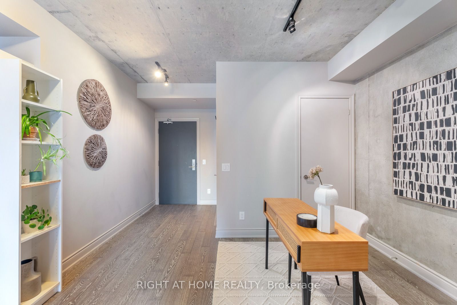 #320 - 608 Richmond Street Property Photo 13