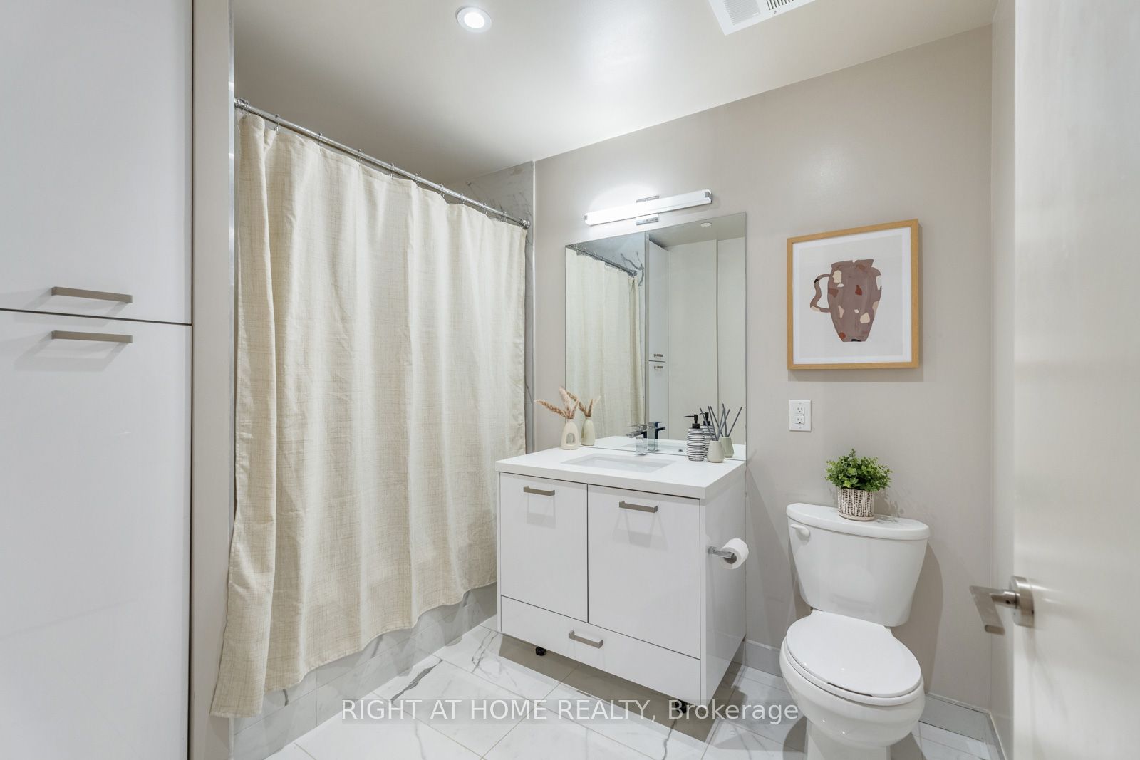 #320 - 608 Richmond Street Property Photo 15