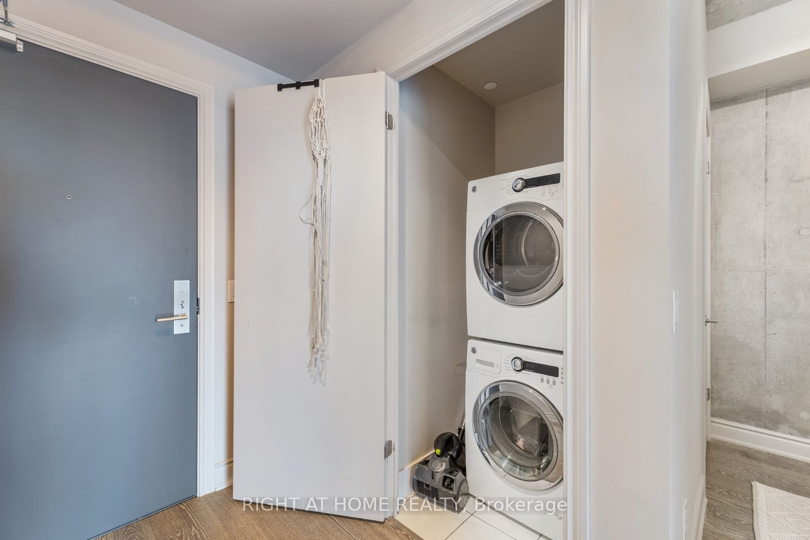 #320 - 608 Richmond Street Property Photo 16