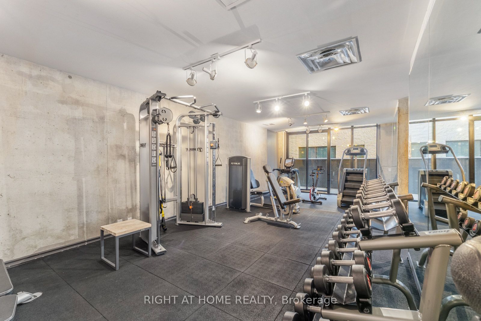 #320 - 608 Richmond Street Property Photo 18